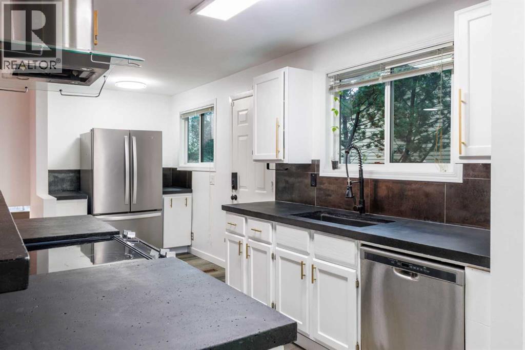 Single Family House 4 Level for Sale in  Erin Woods Drive SE Erin Woods Calgary 