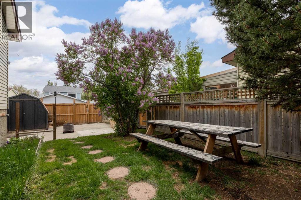 Single Family House 4 Level for Sale in  Erin Woods Drive SE Erin Woods Calgary 