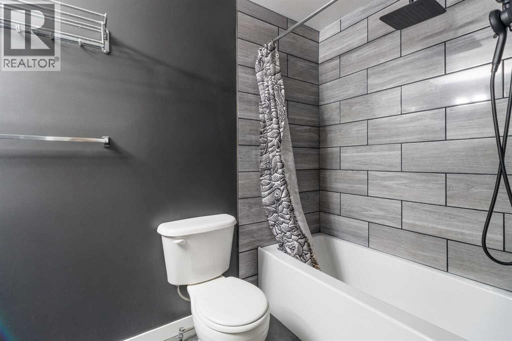 Single Family House 4 Level for Sale in  Erin Woods Drive SE Erin Woods Calgary 