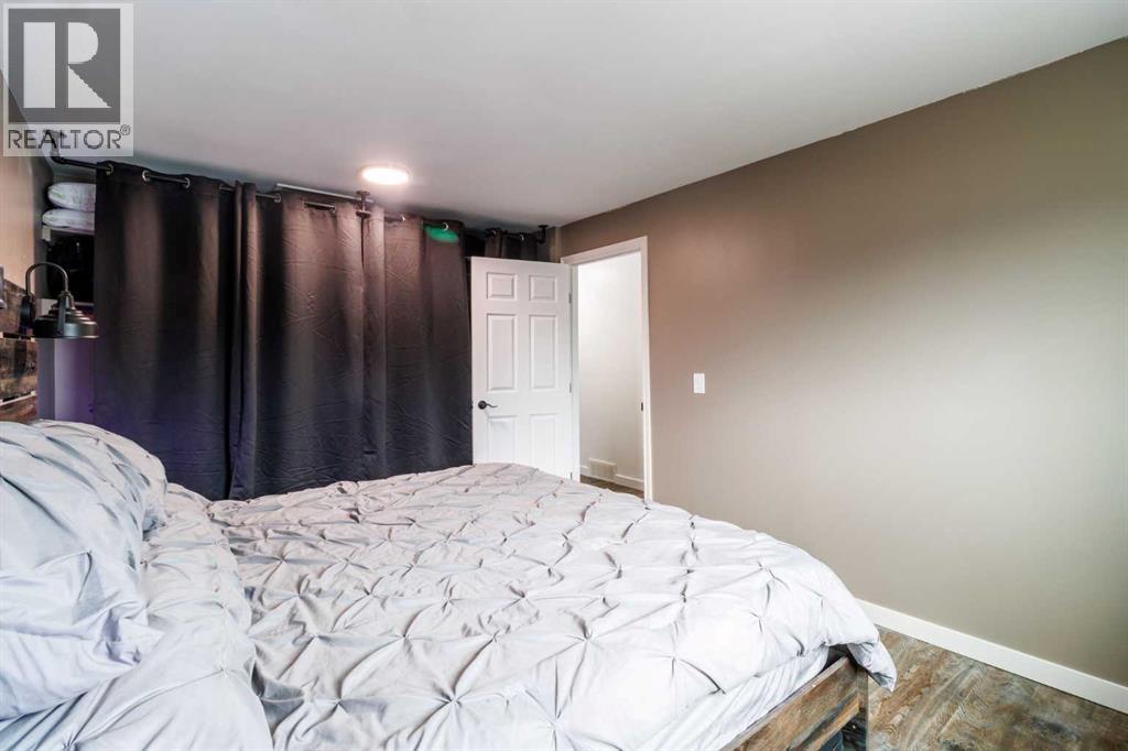 Single Family House 4 Level for Sale in  Erin Woods Drive SE Erin Woods Calgary 