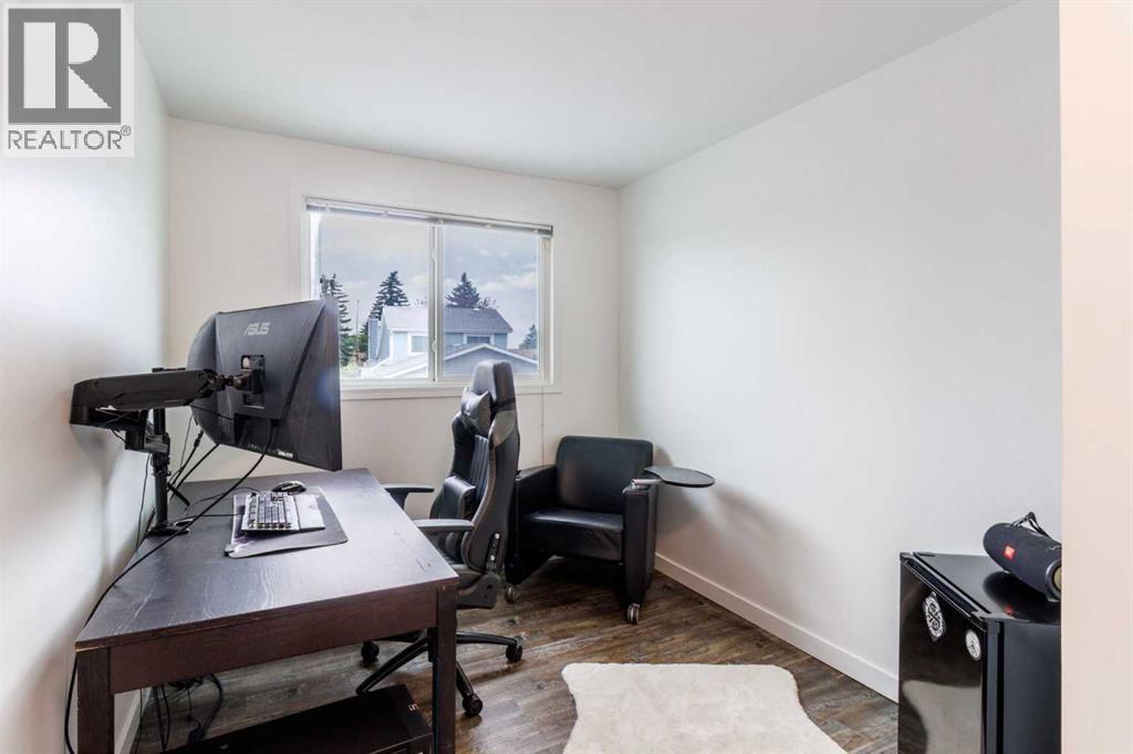 Single Family House 4 Level for Sale in  Erin Woods Drive SE Erin Woods Calgary 