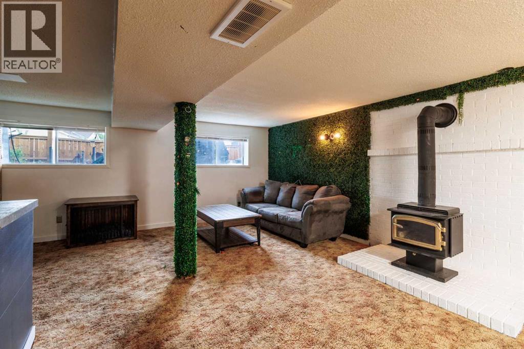 Single Family House 4 Level for Sale in  Erin Woods Drive SE Erin Woods Calgary 