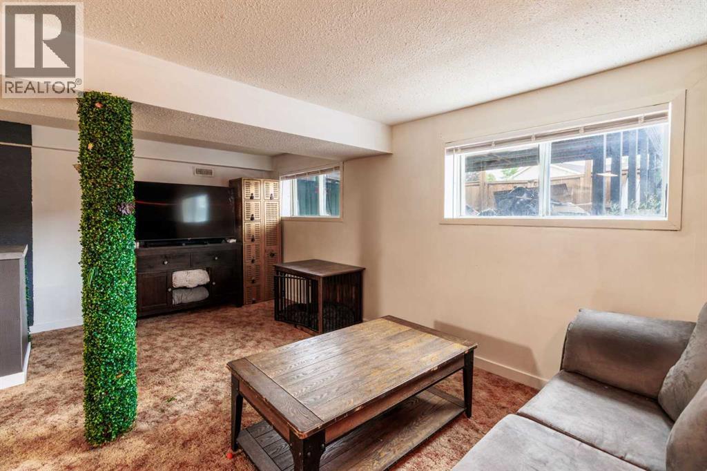 Single Family House 4 Level for Sale in  Erin Woods Drive SE Erin Woods Calgary 
