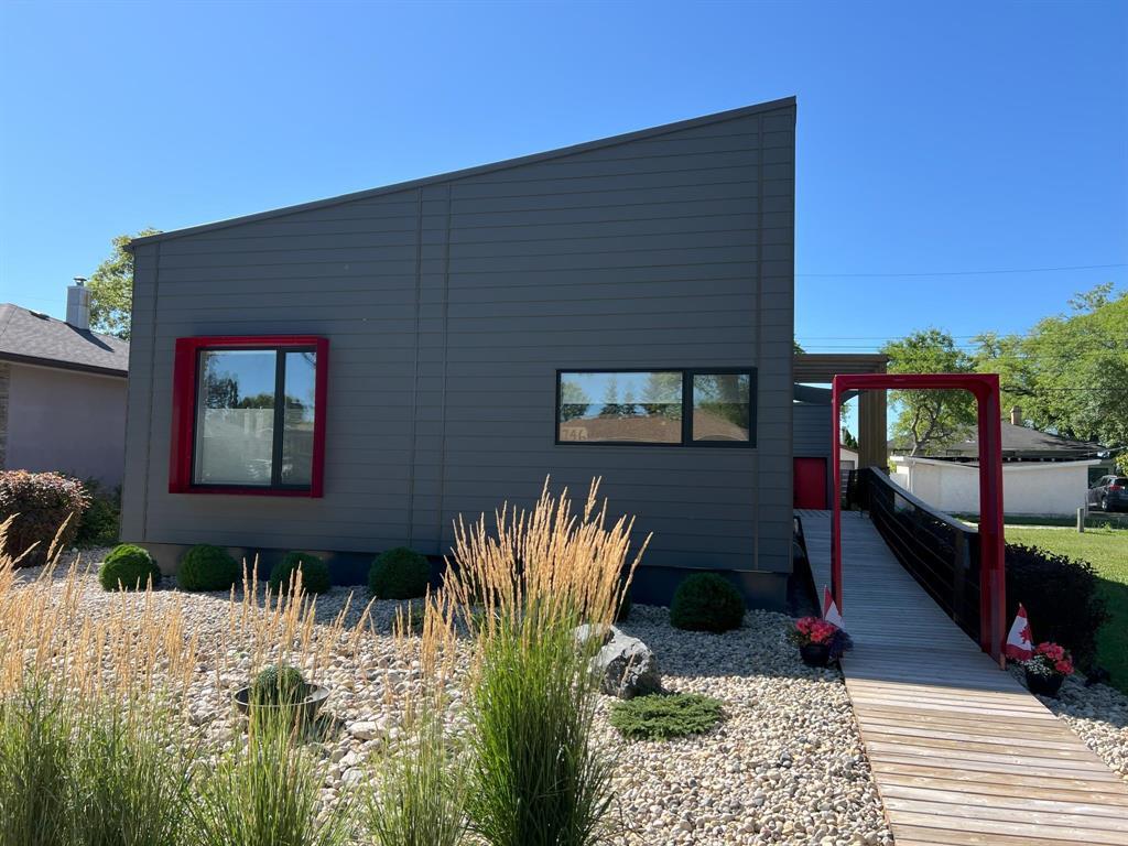 Photo 1 of 746 Rosseau Avenue W, Winnipeg MB
