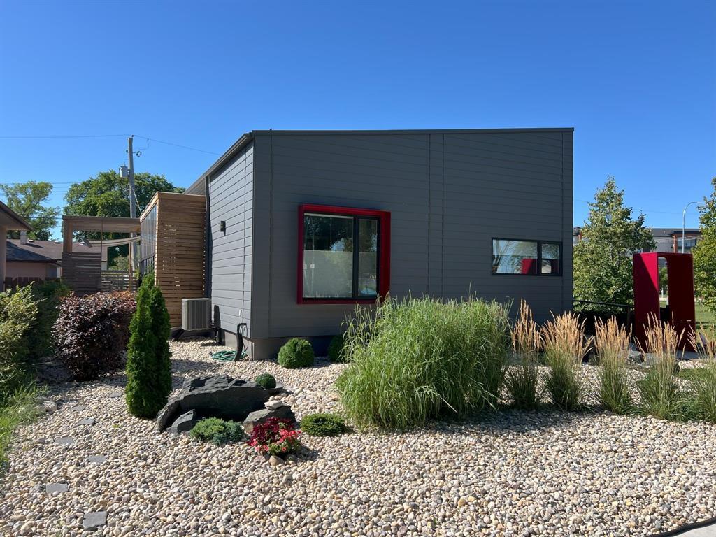 Photo 2 of 746 Rosseau Avenue W, Winnipeg MB