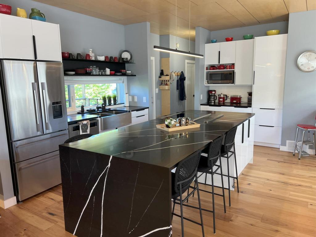 Photo 5 of 746 Rosseau Avenue W, Winnipeg MB