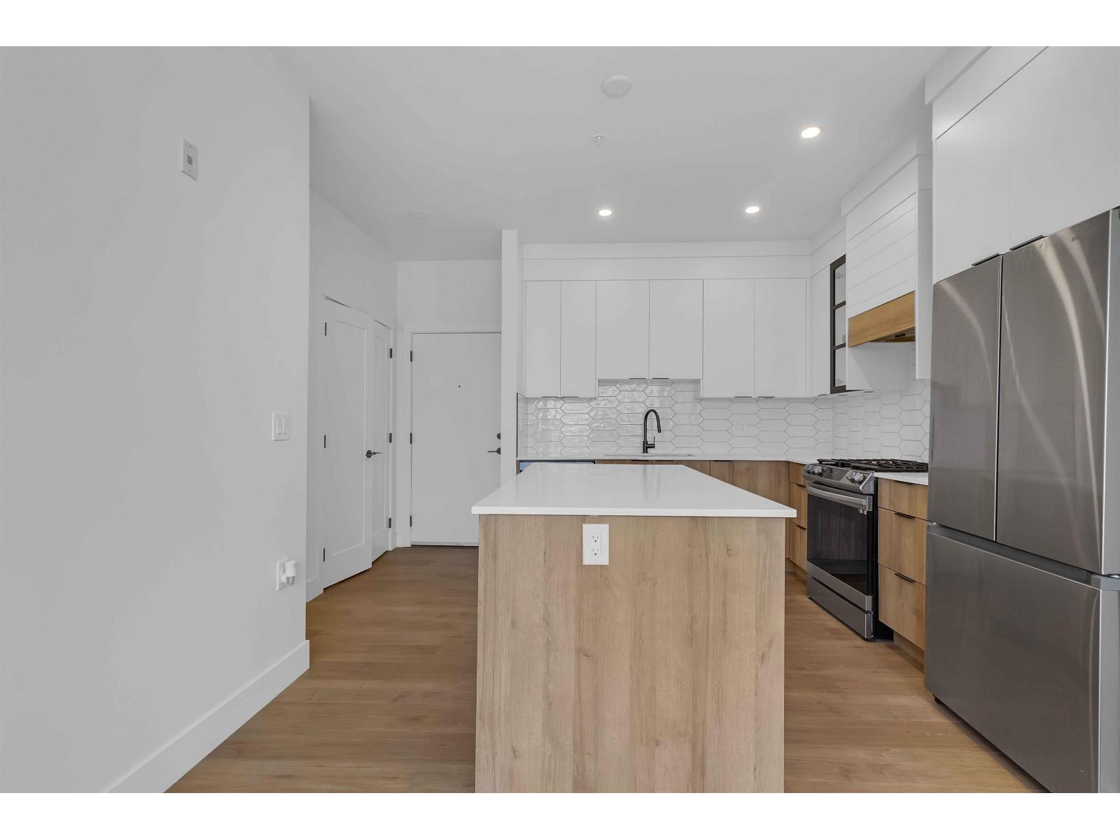 Photo 3 of 306 20614 80 Avenue, Langley BC