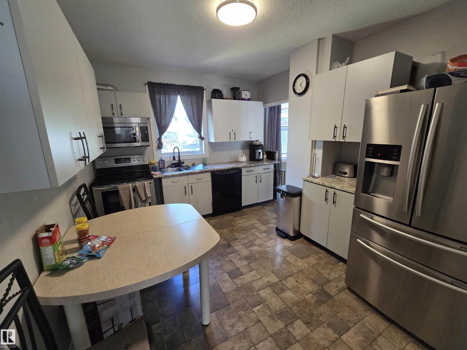 Photo 4 of 10013 97 Av, Fort Saskatchewan AB