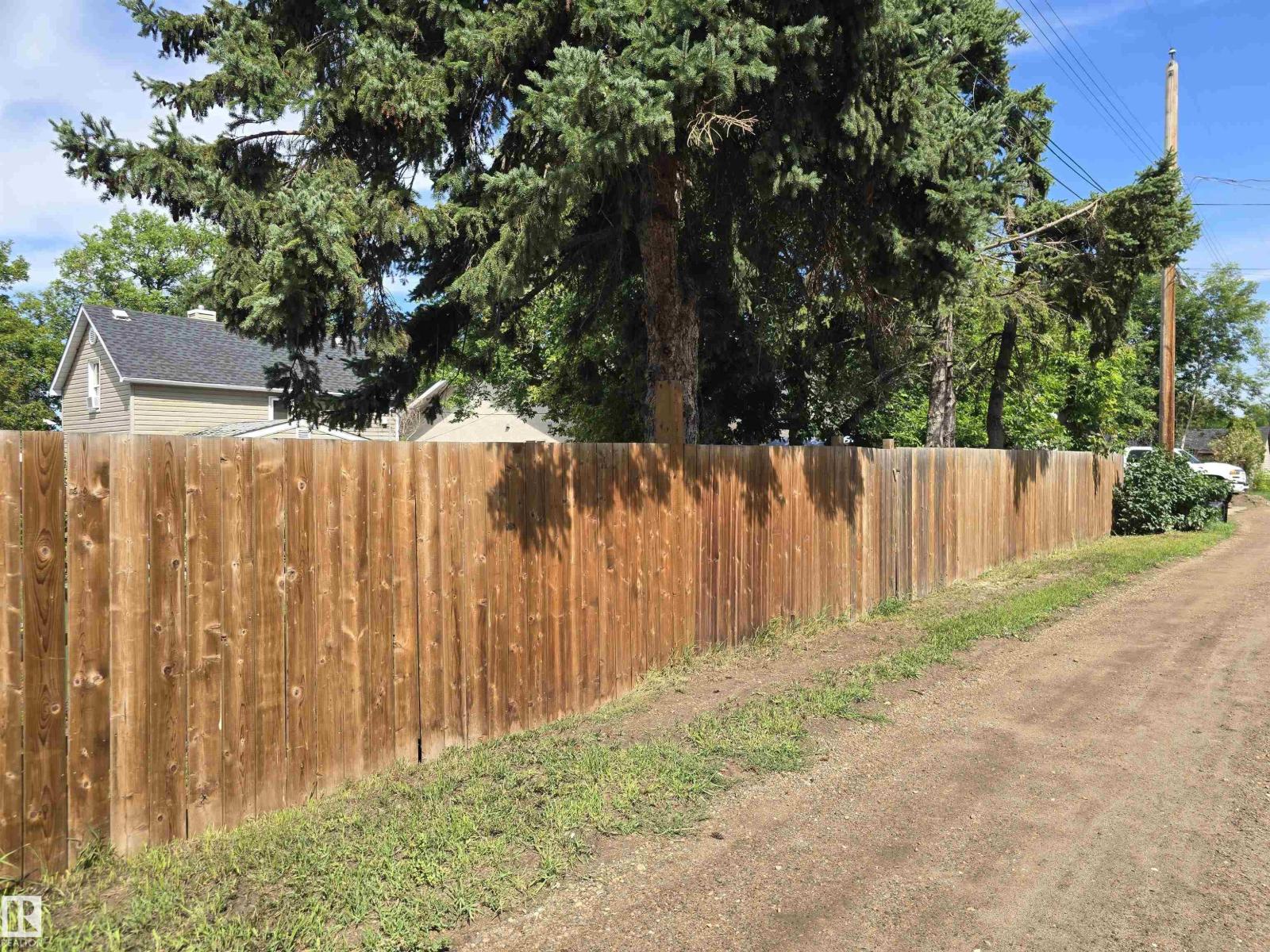 Photo 1 of 10013 97 Av, Fort Saskatchewan AB