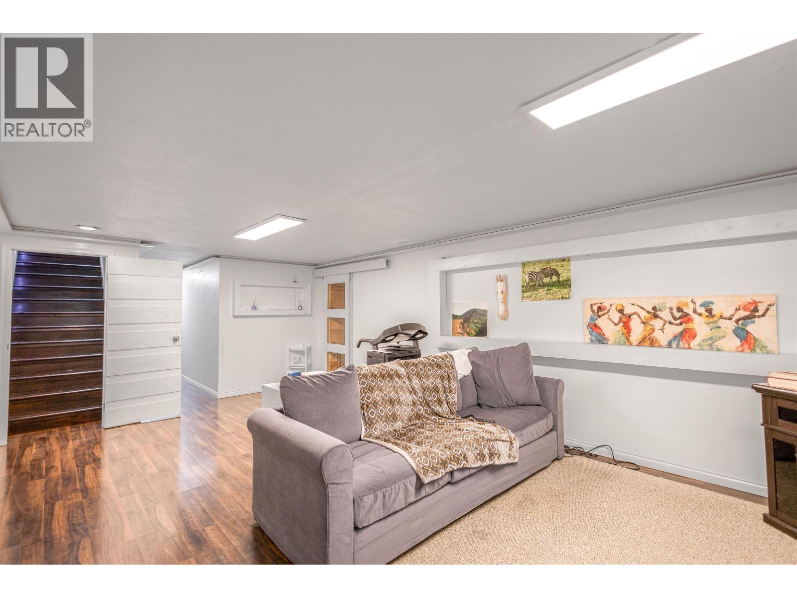 Photo 33 of 4380 Woodcrest Road, West Vancouver BC