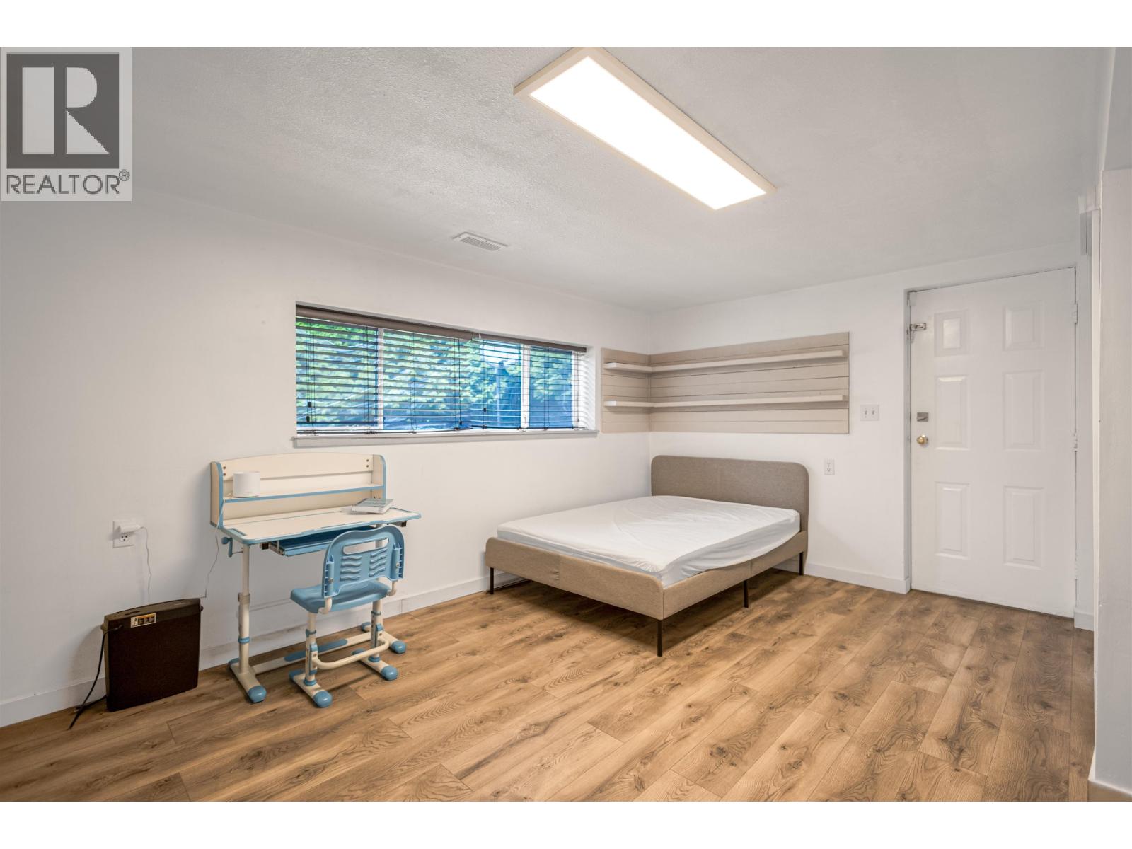 Photo 5 of 4380 Woodcrest Road, West Vancouver BC