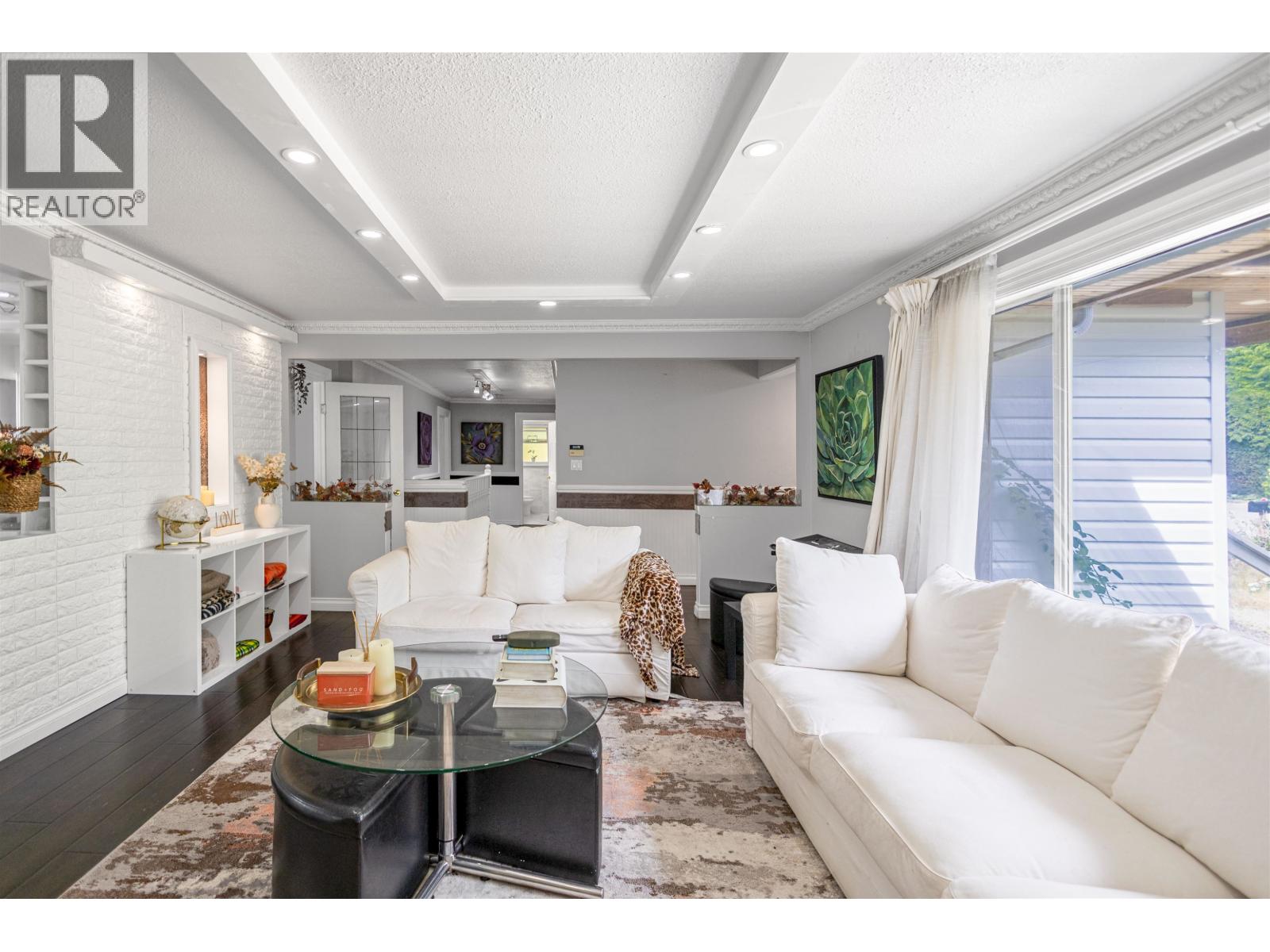 Photo 2 of 4380 Woodcrest Road, West Vancouver BC