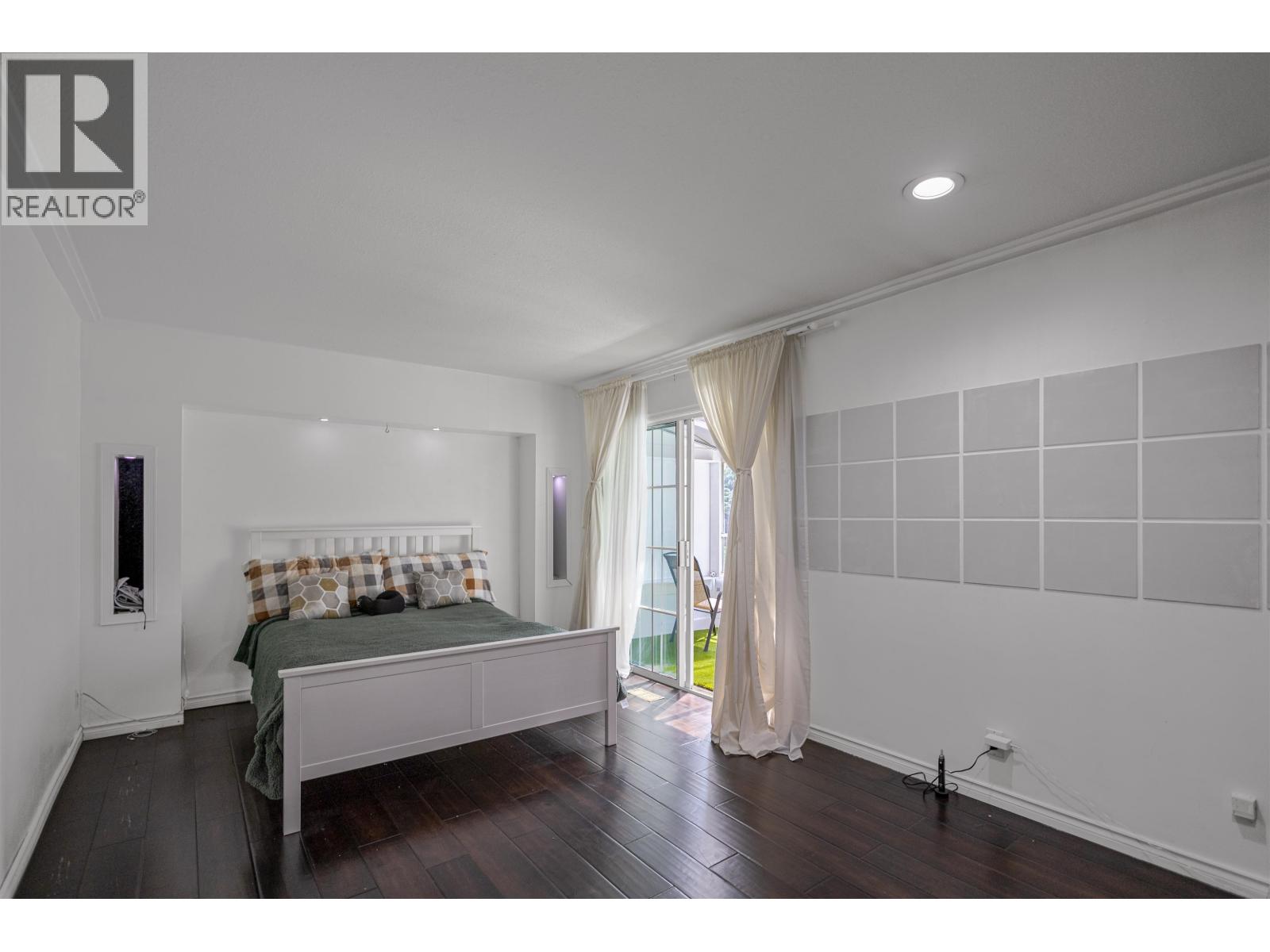 Photo 20 of 4380 Woodcrest Road, West Vancouver BC