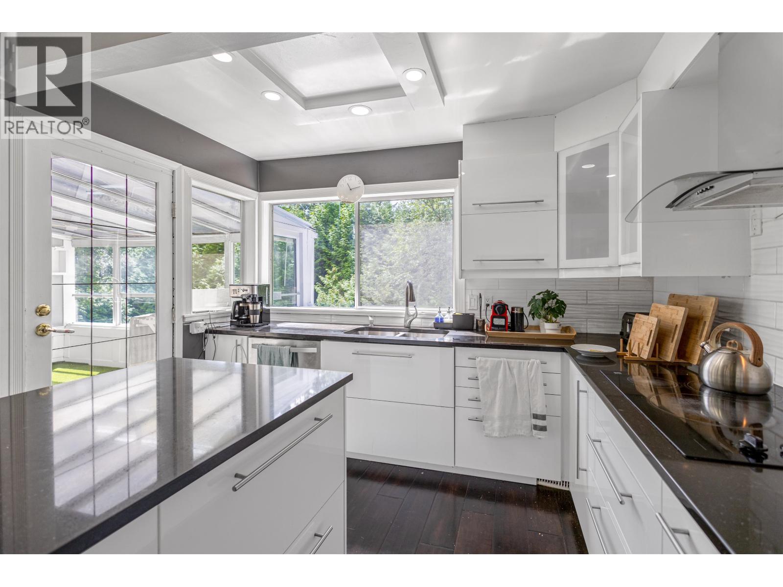 Photo 16 of 4380 Woodcrest Road, West Vancouver BC
