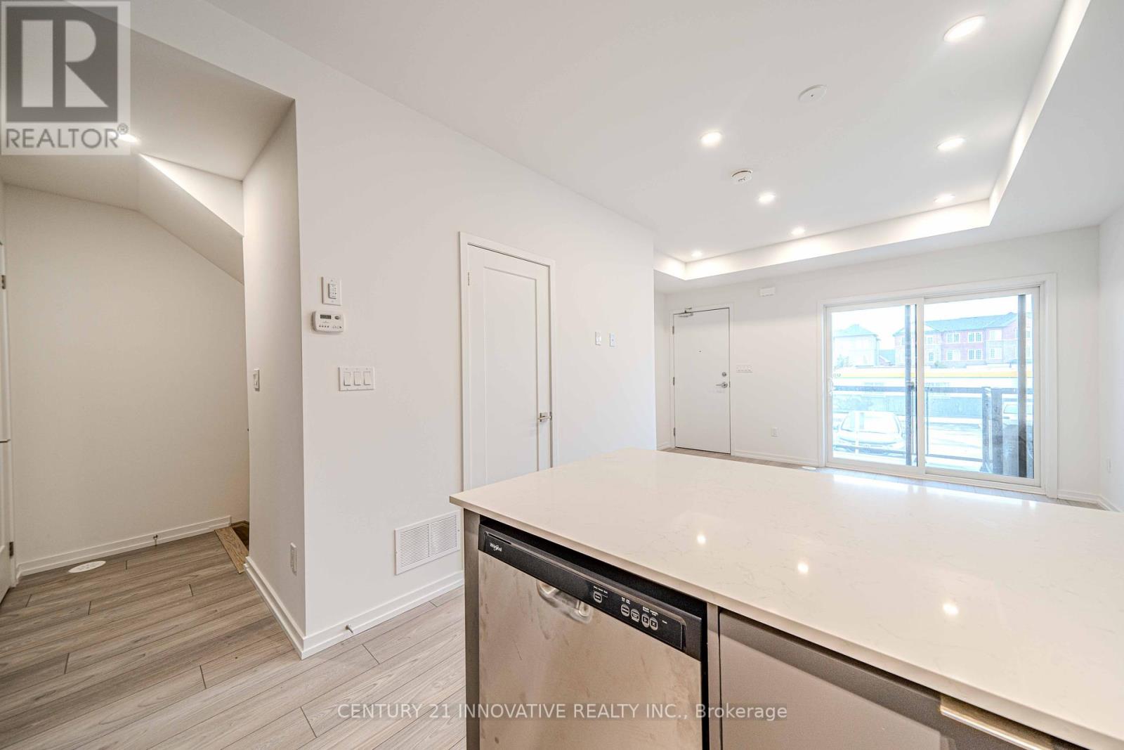 Photo 29 of 5 11 Lytham Green Circle, Newmarket ON