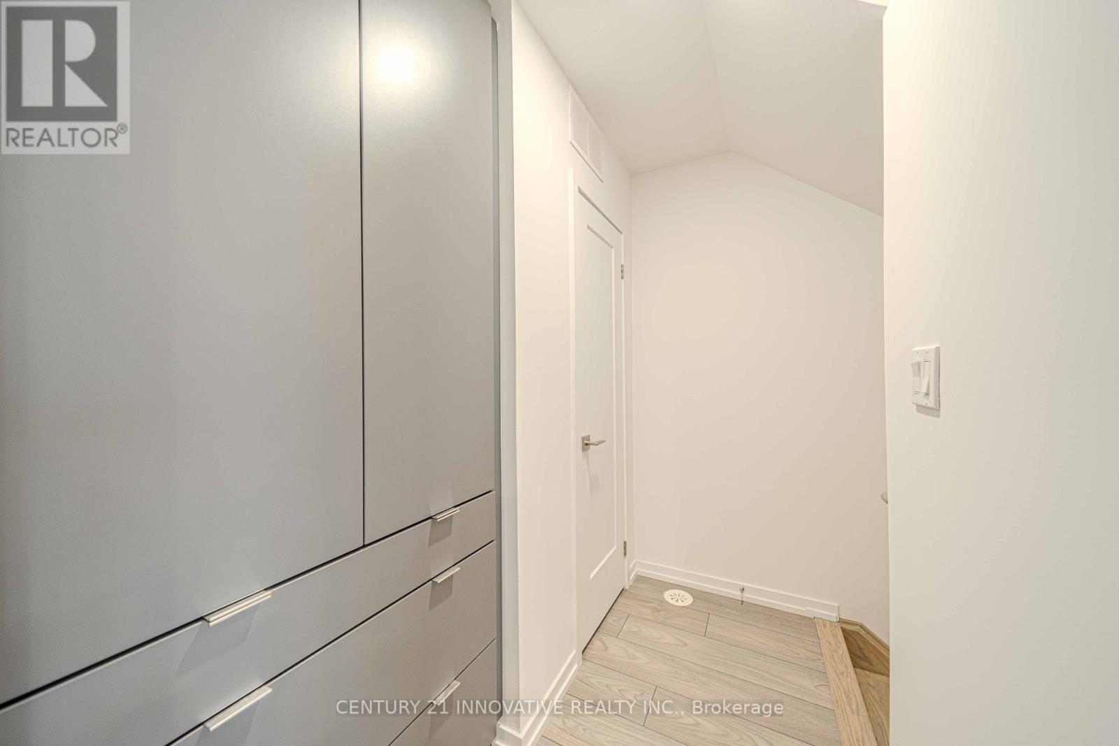 Photo 12 of 5 11 Lytham Green Circle, Newmarket ON