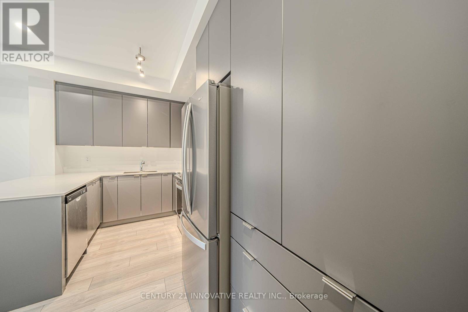 Photo 25 of 5 11 Lytham Green Circle, Newmarket ON