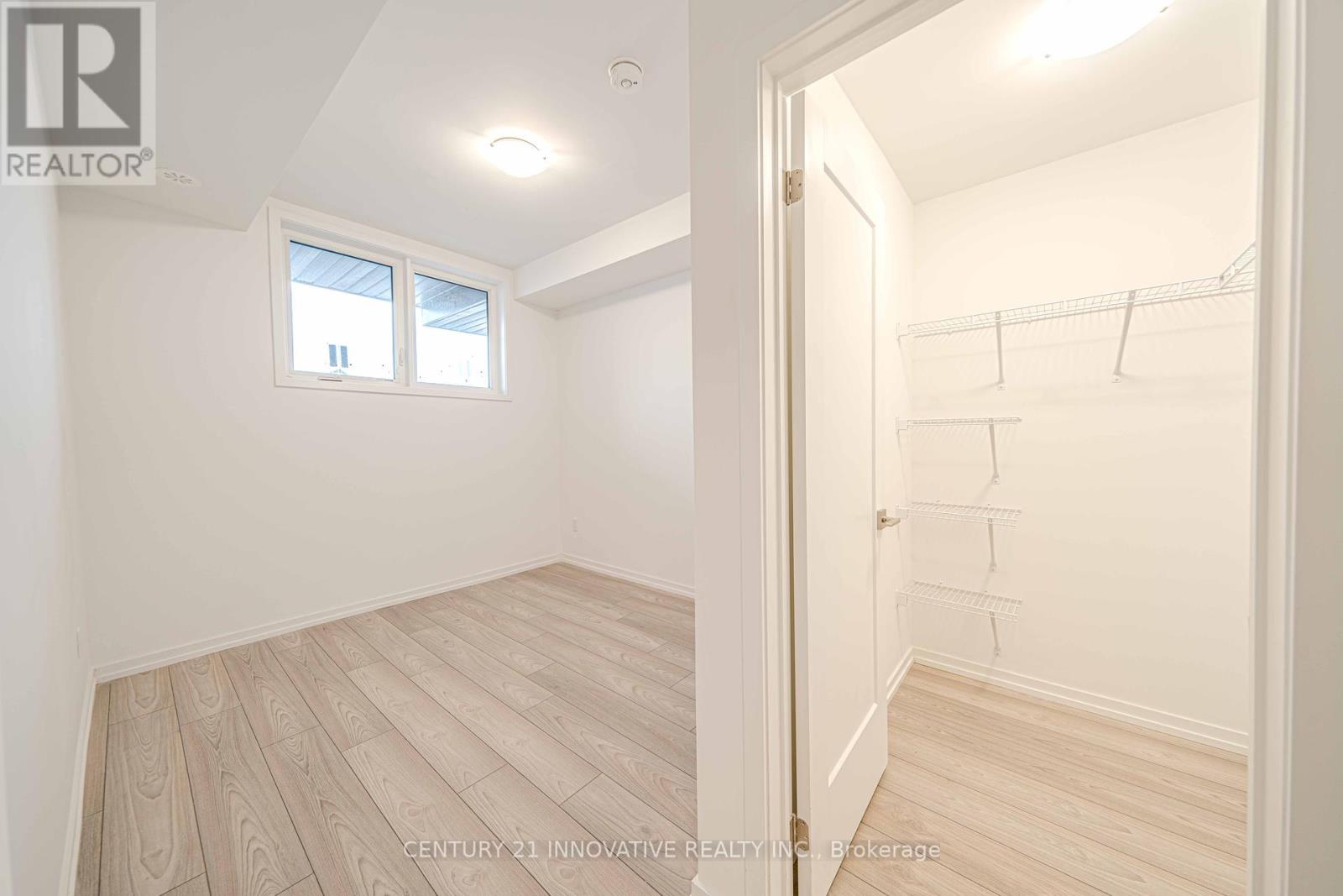 Photo 13 of 5 11 Lytham Green Circle, Newmarket ON