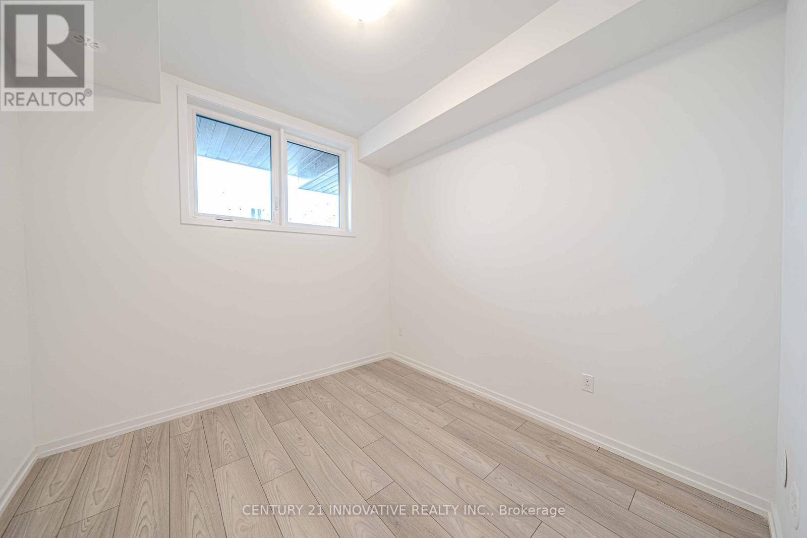 Photo 17 of 5 11 Lytham Green Circle, Newmarket ON