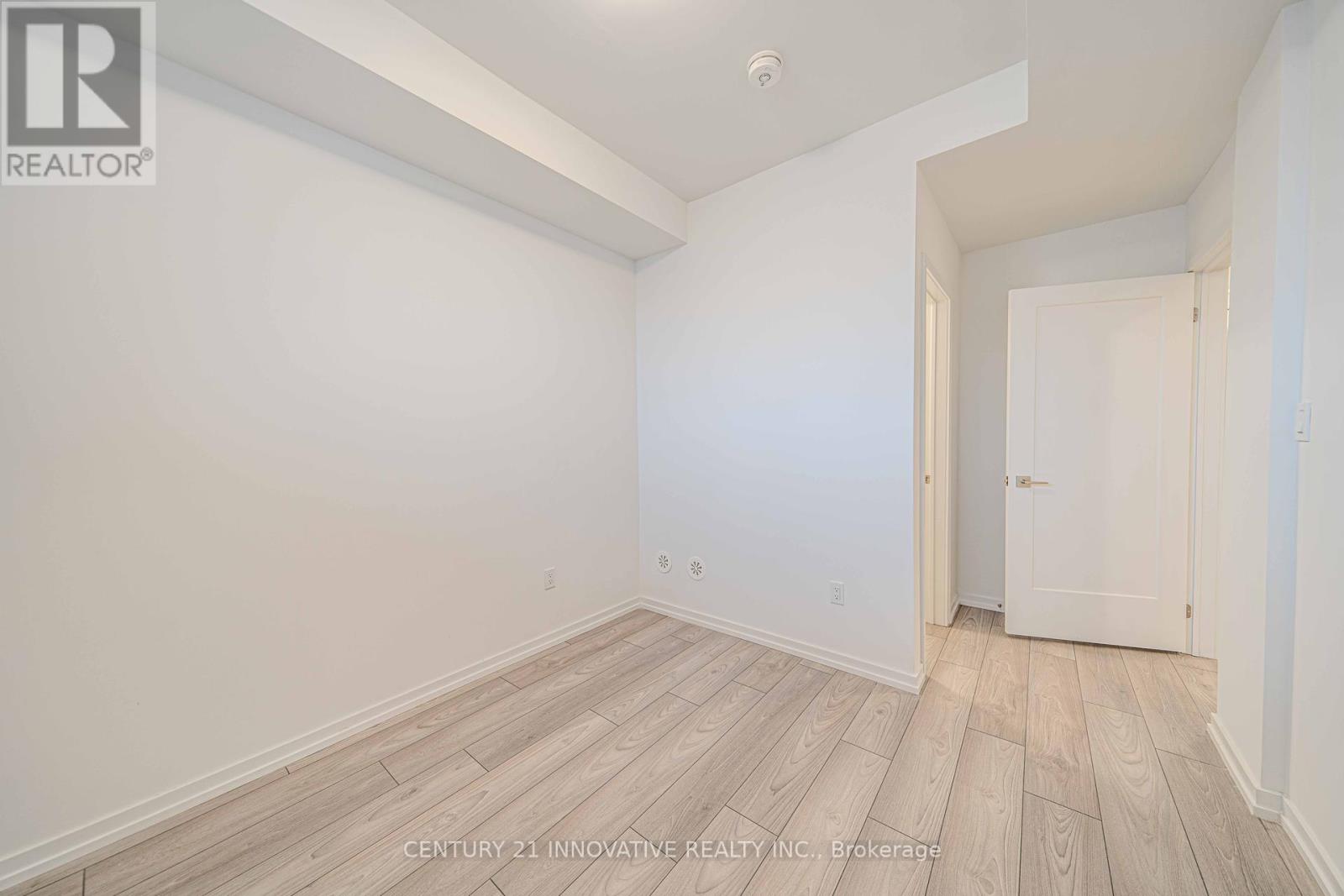 Photo 19 of 5 11 Lytham Green Circle, Newmarket ON