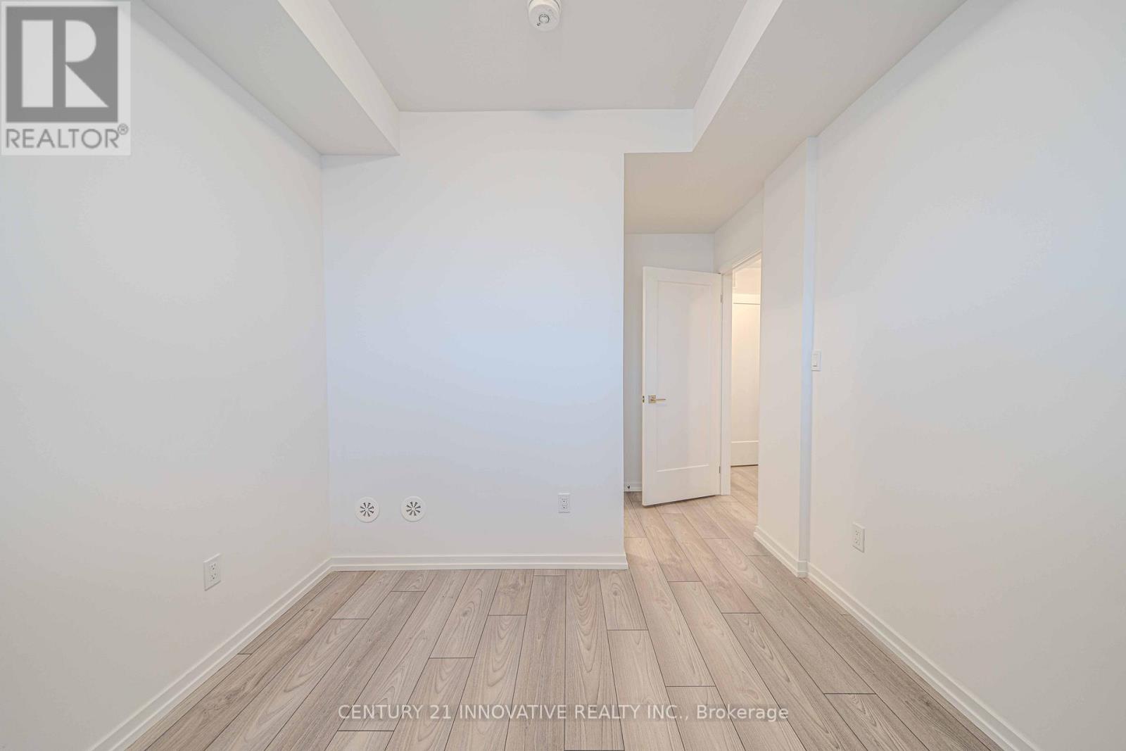 Photo 21 of 5 11 Lytham Green Circle, Newmarket ON