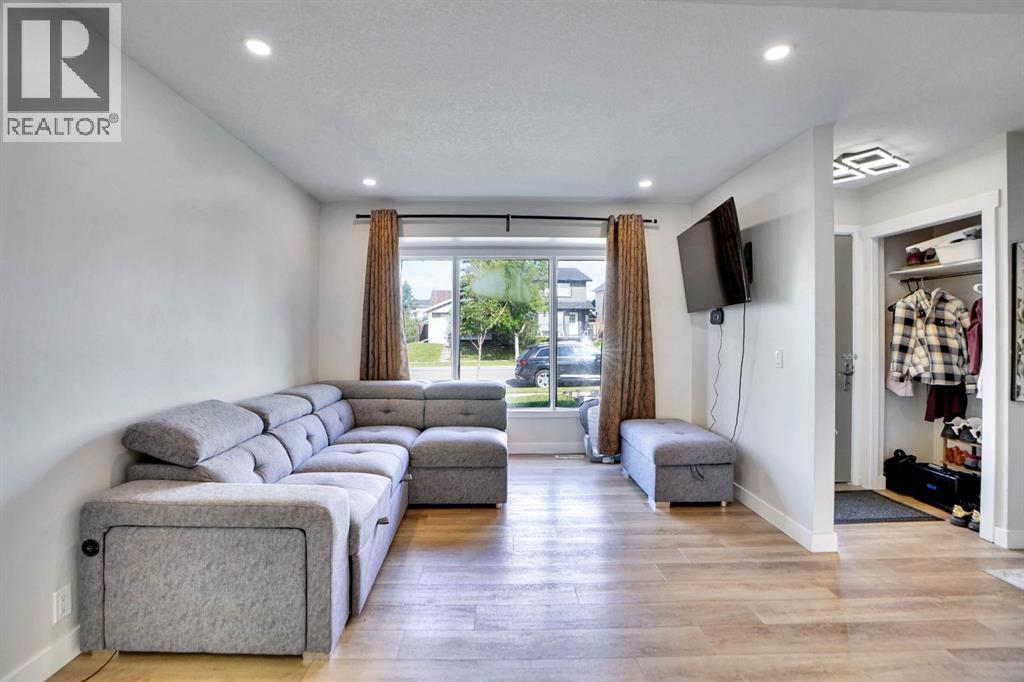 Single Family House for Sale in  Falton Drive NE Falconridge Calgary 