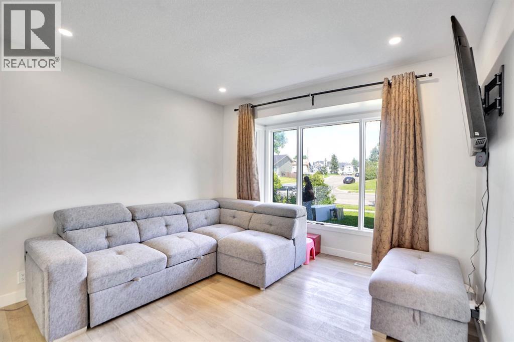 Single Family House for Sale in  Falton Drive NE Falconridge Calgary 