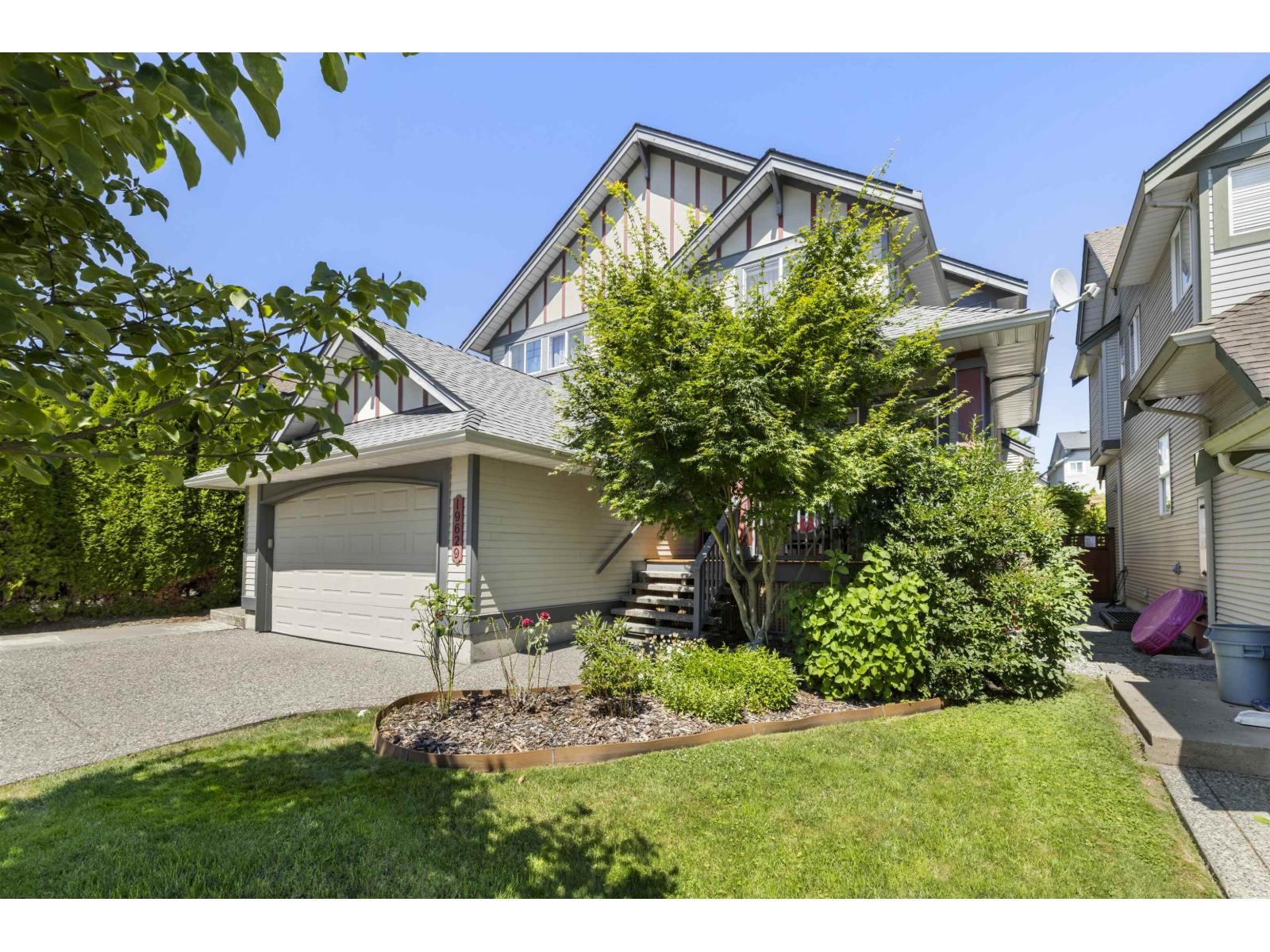 Photo 2 of 19629 68 A Avenue, Langley BC
