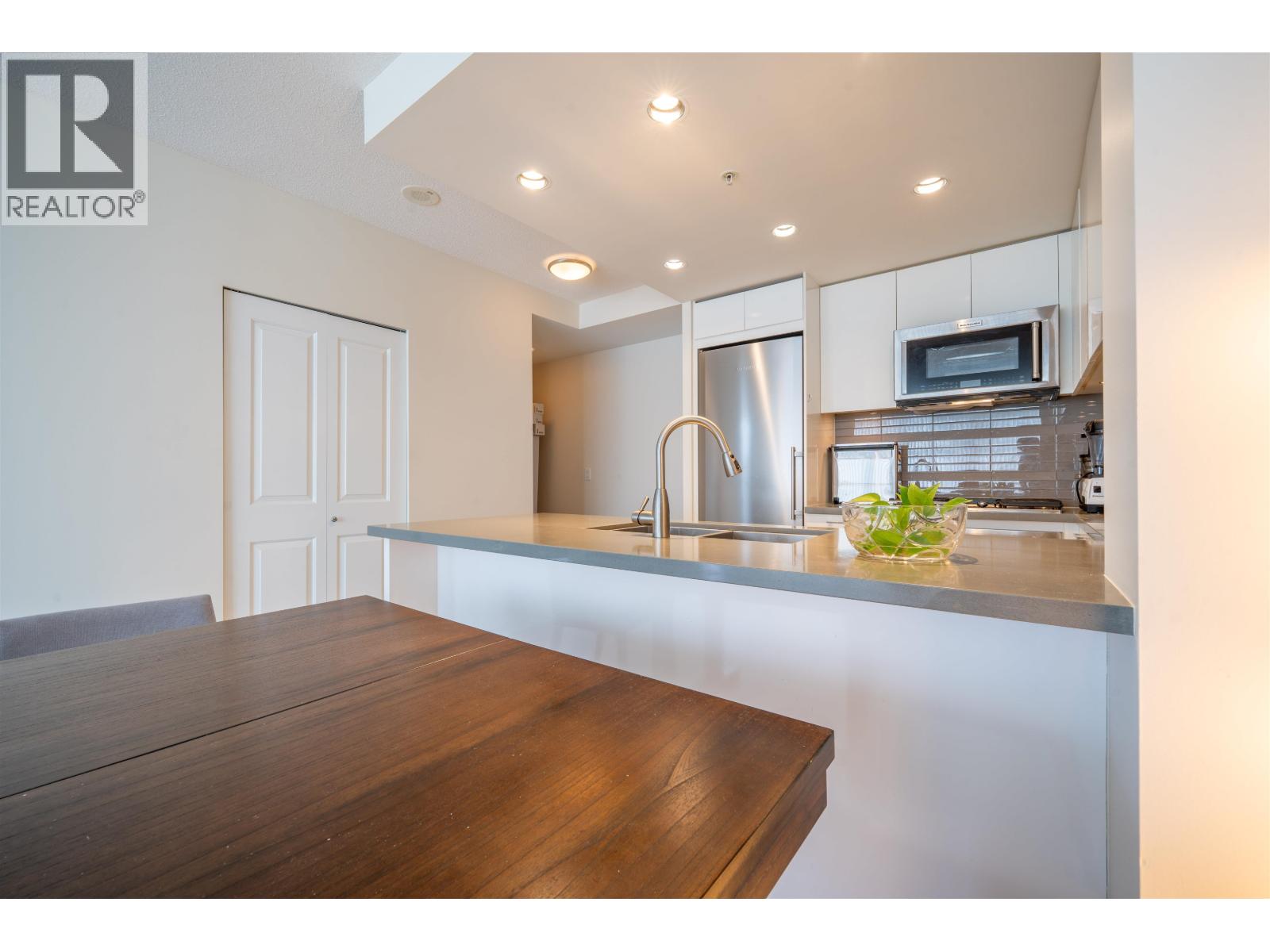 Photo 10 of 1001 4880 Bennett Street, Burnaby BC