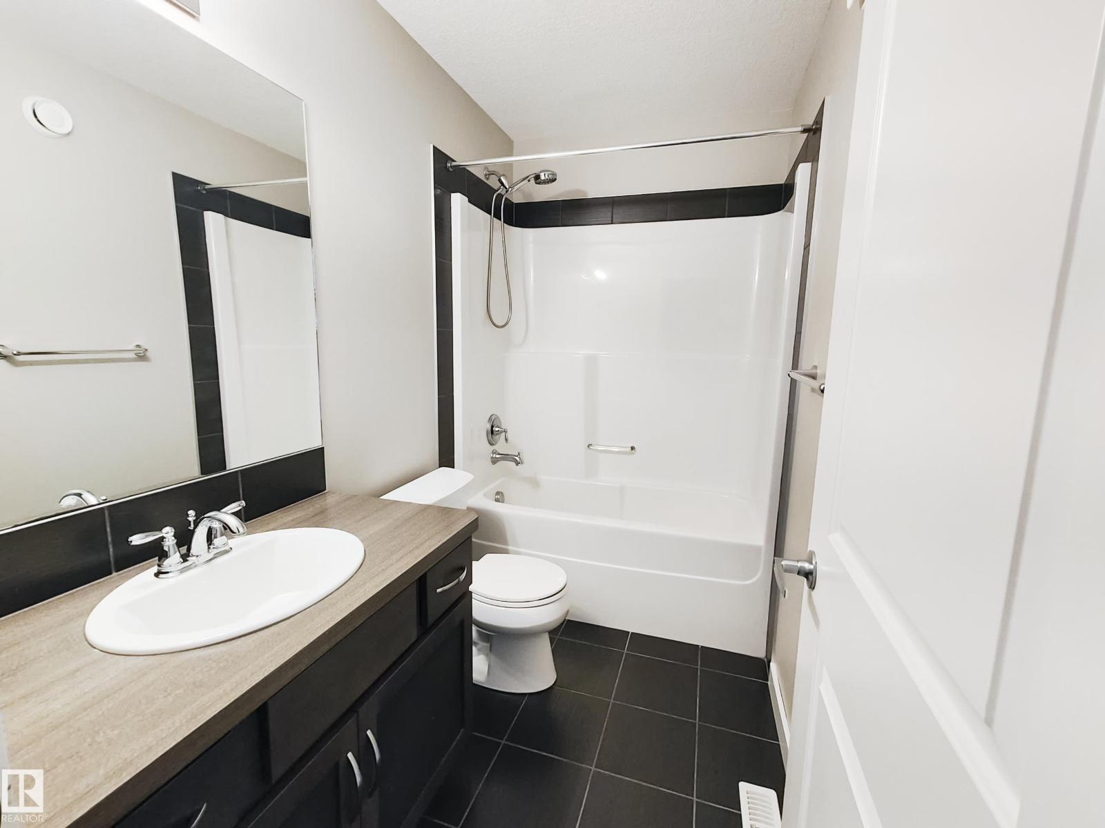 Photo 16 of 8008 18 Av Sw, Edmonton AB