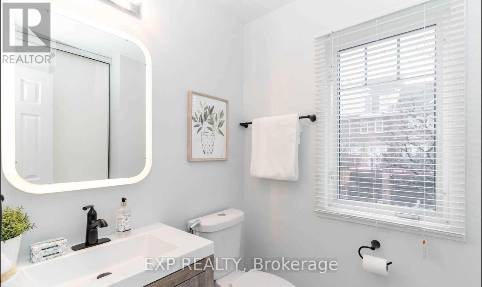 Photo 11 of 28 2 Hedge End Road, Toronto ON