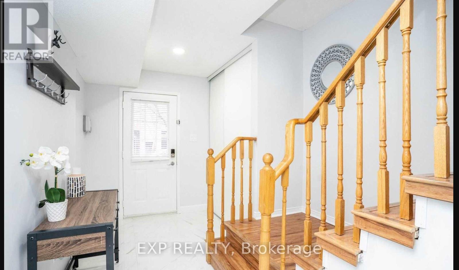 Photo 5 of 28 2 Hedge End Road, Toronto ON