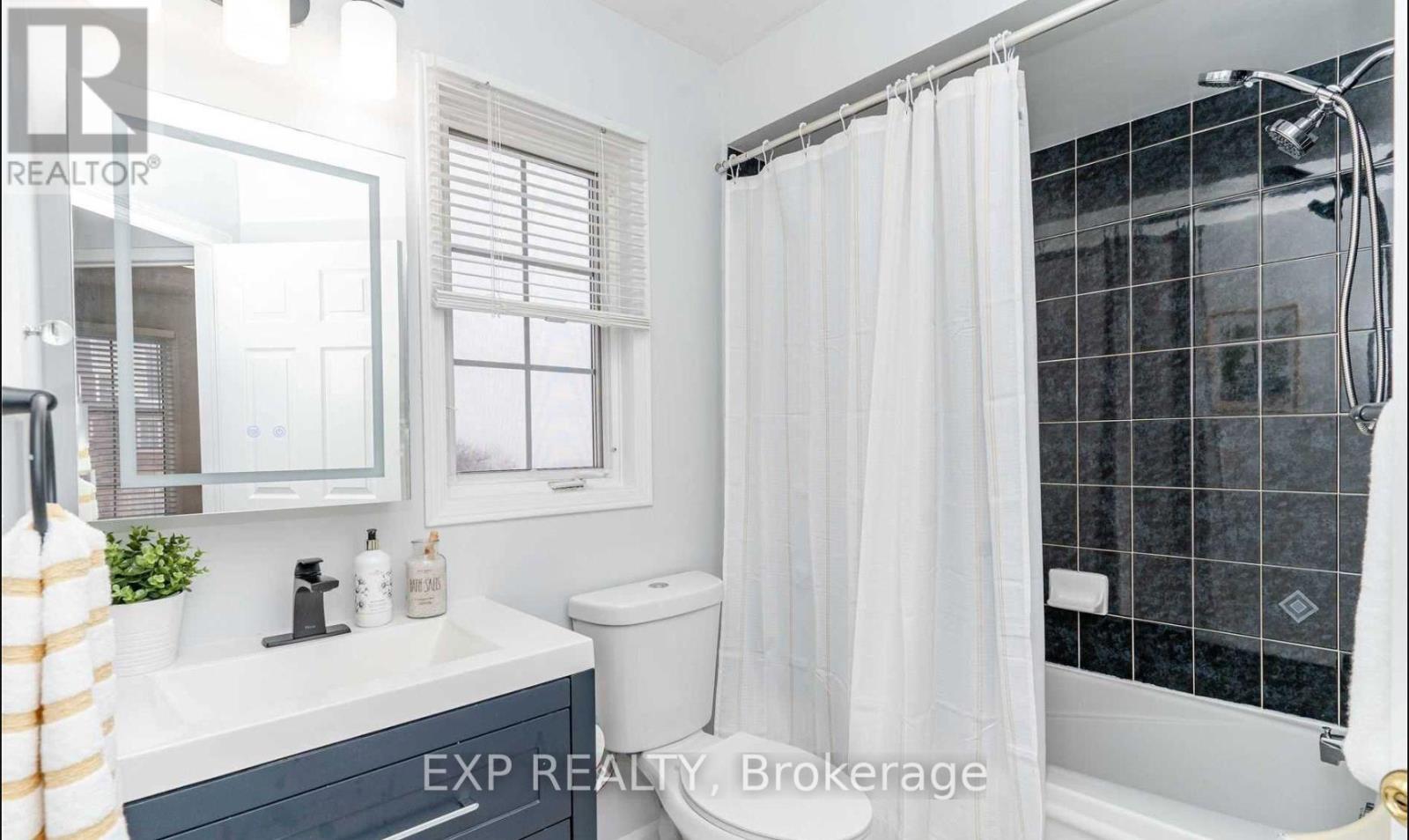Photo 7 of 28 2 Hedge End Road, Toronto ON