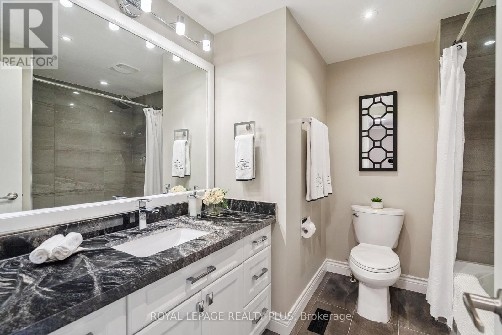Photo 21 of 76 1755 Rathburn Road E, Mississauga ON