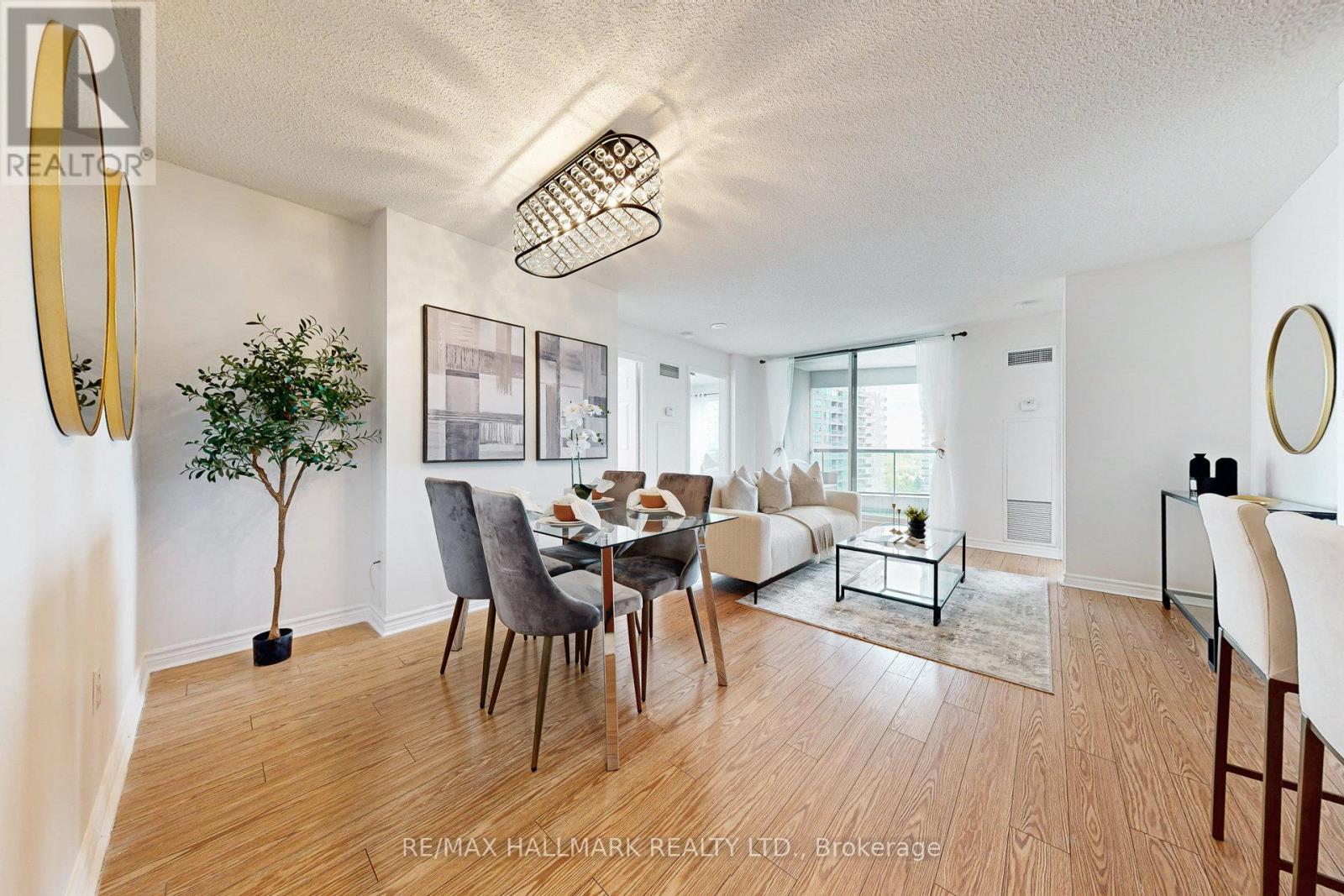 Photo 11 of 1211 7 Lorraine Drive, Toronto ON