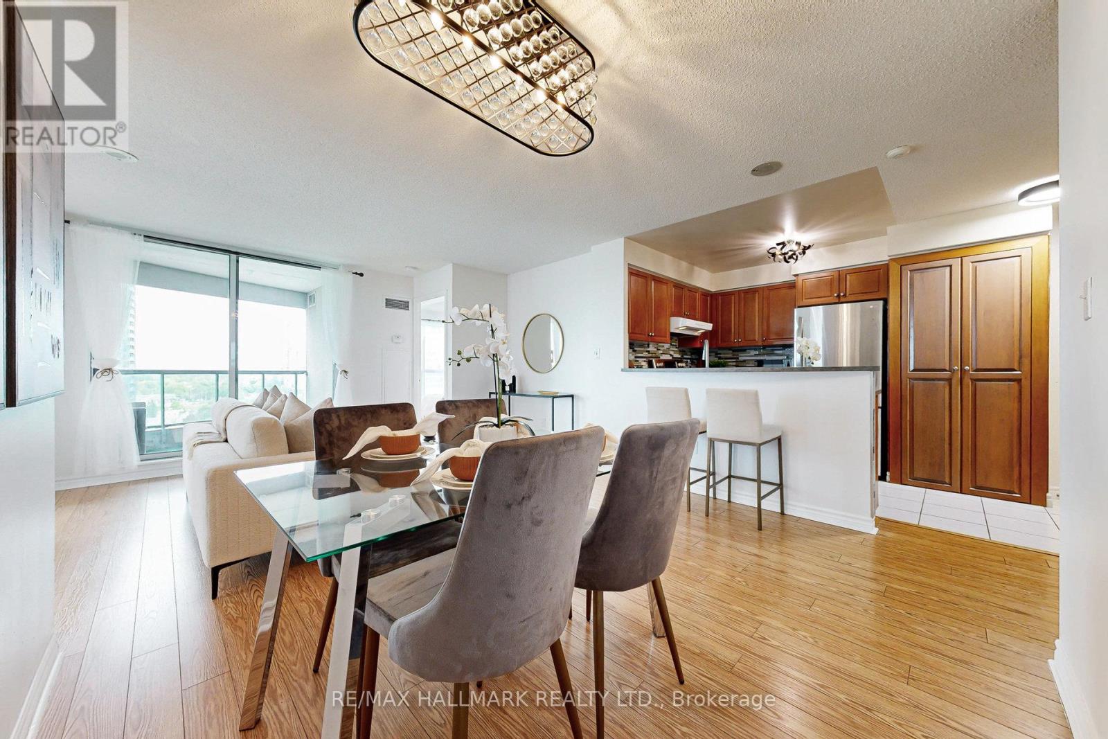 Photo 12 of 1211 7 Lorraine Drive, Toronto ON