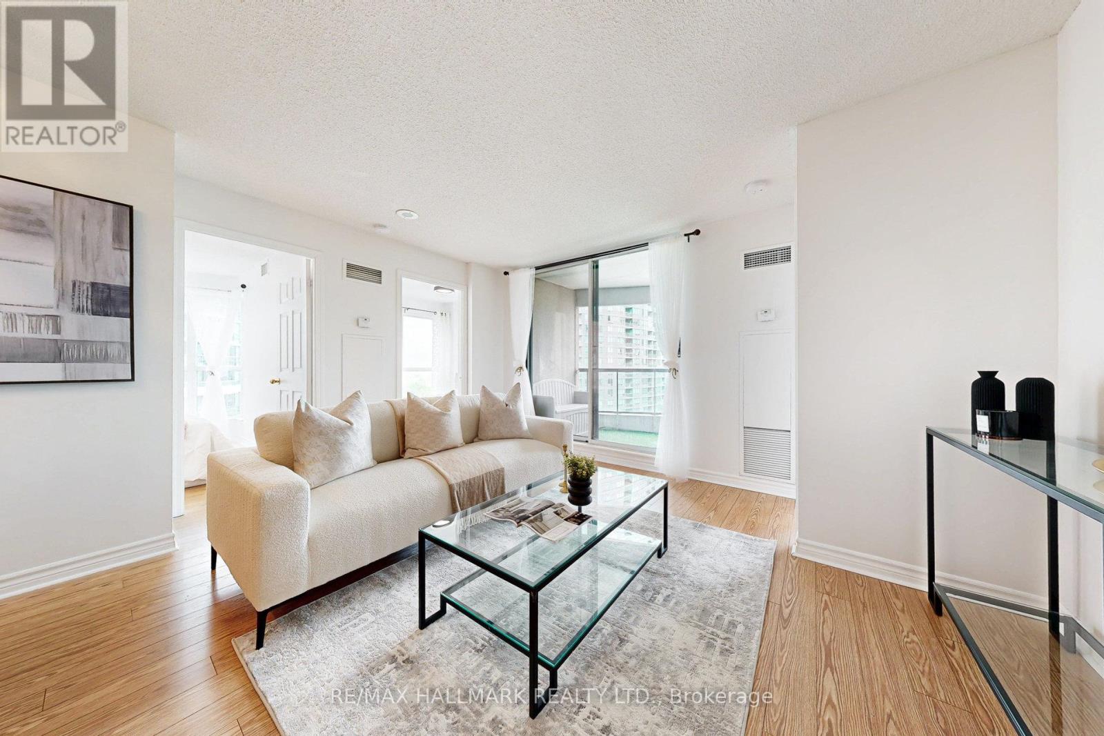 Photo 15 of 1211 7 Lorraine Drive, Toronto ON
