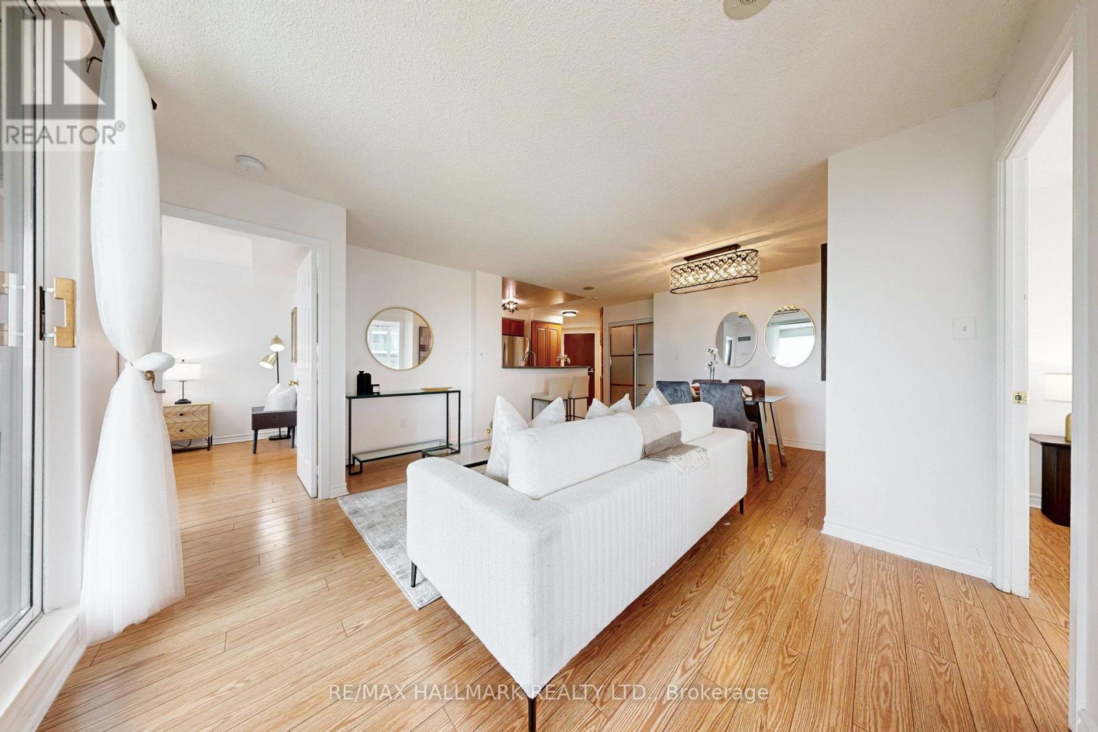 Photo 18 of 1211 7 Lorraine Drive, Toronto ON