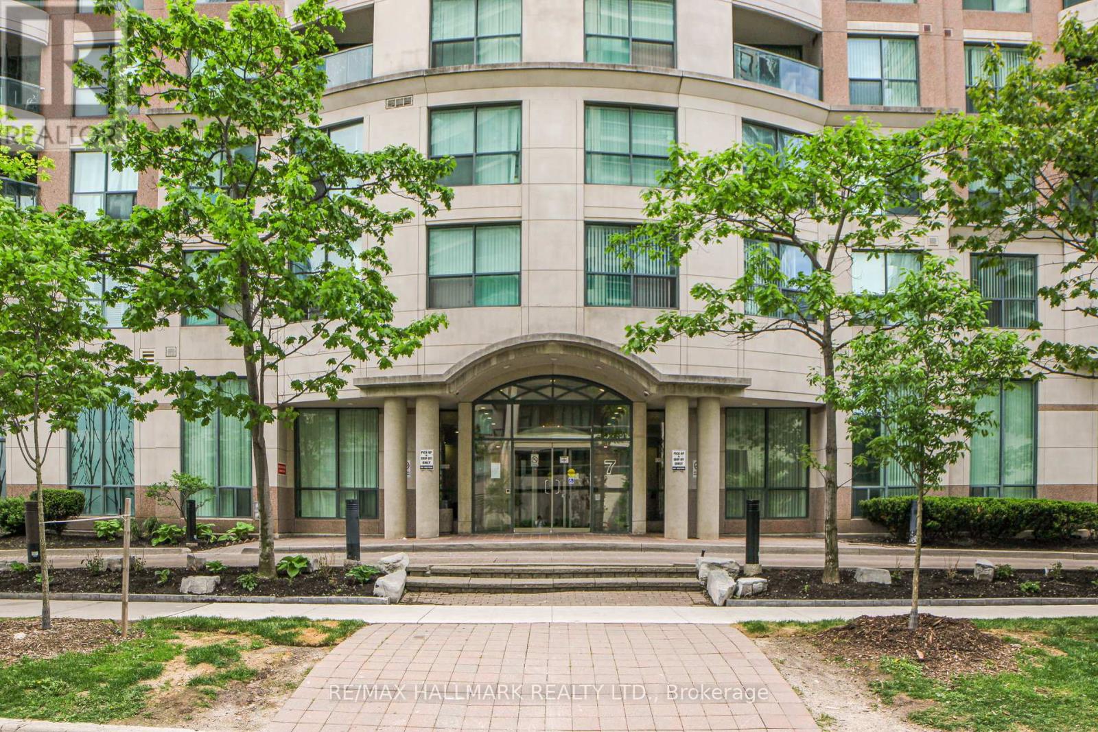 Photo 2 of 1211 7 Lorraine Drive, Toronto ON