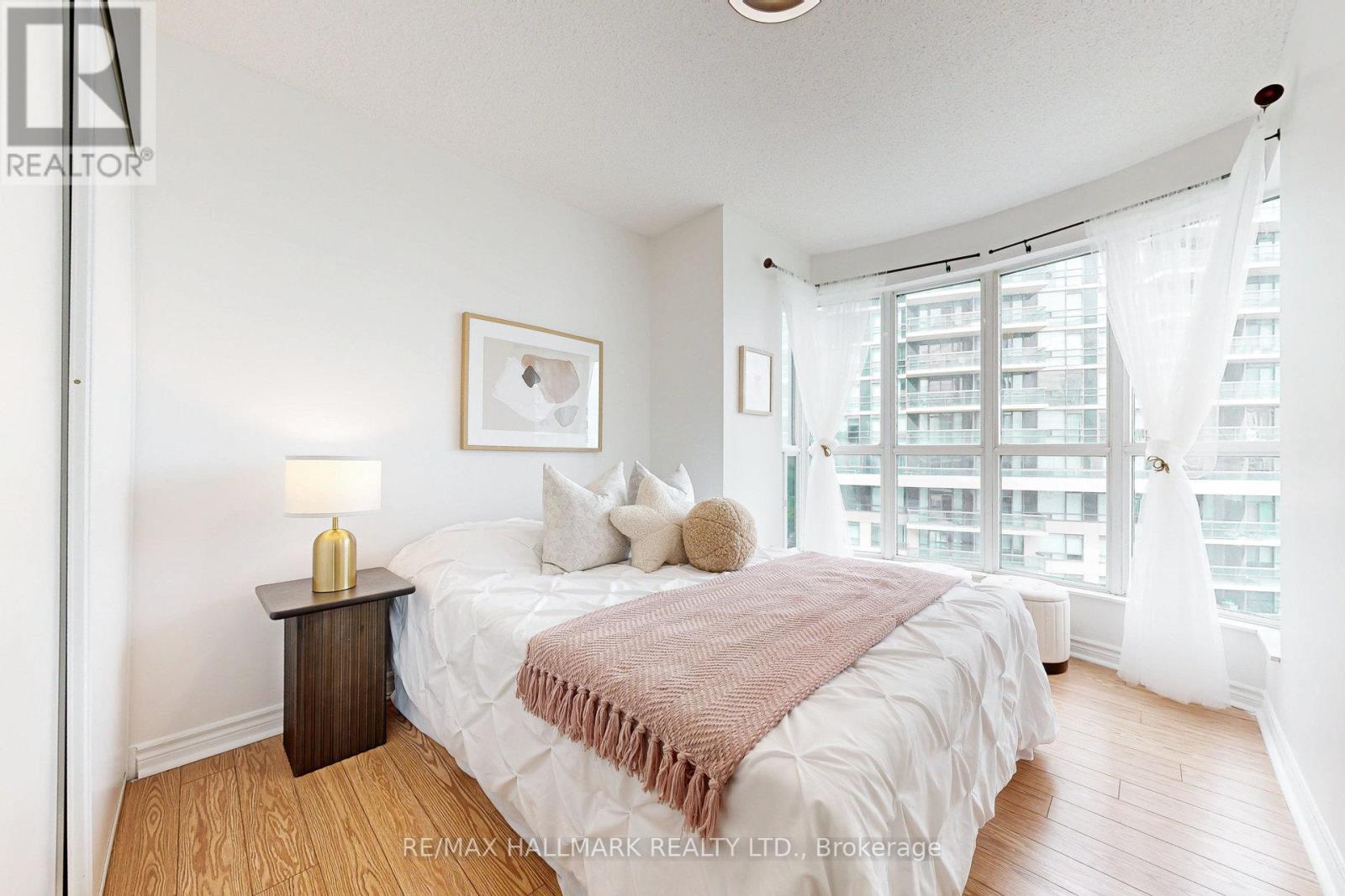 Photo 27 of 1211 7 Lorraine Drive, Toronto ON