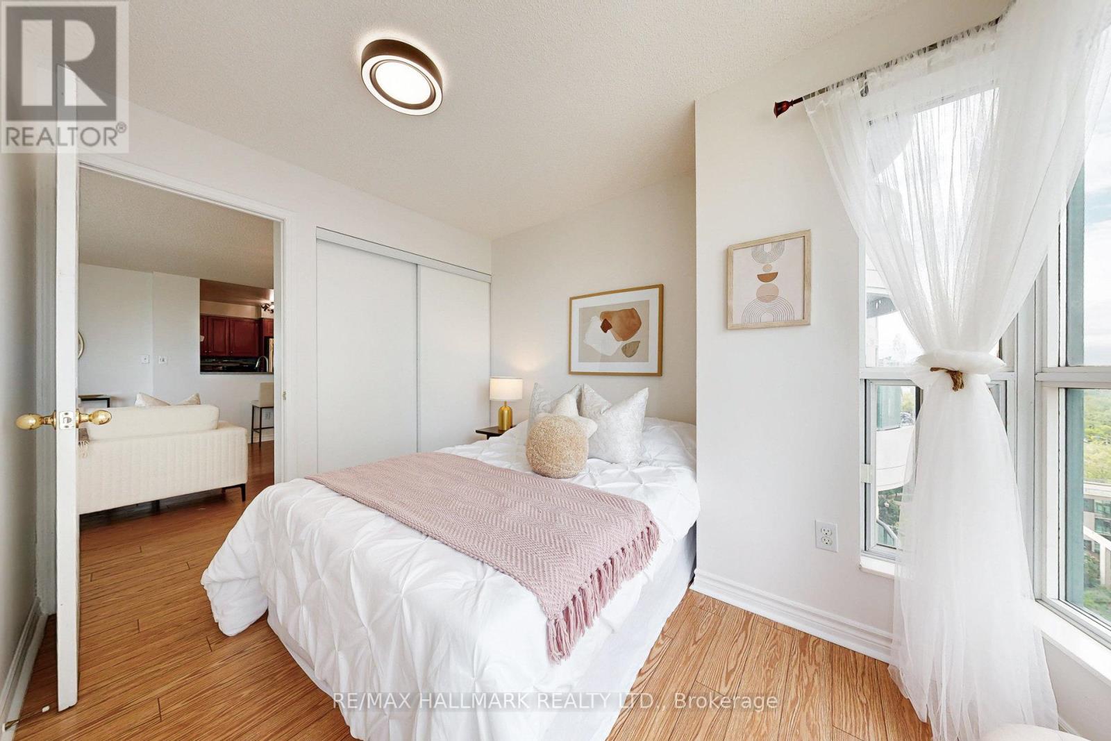 Photo 29 of 1211 7 Lorraine Drive, Toronto ON