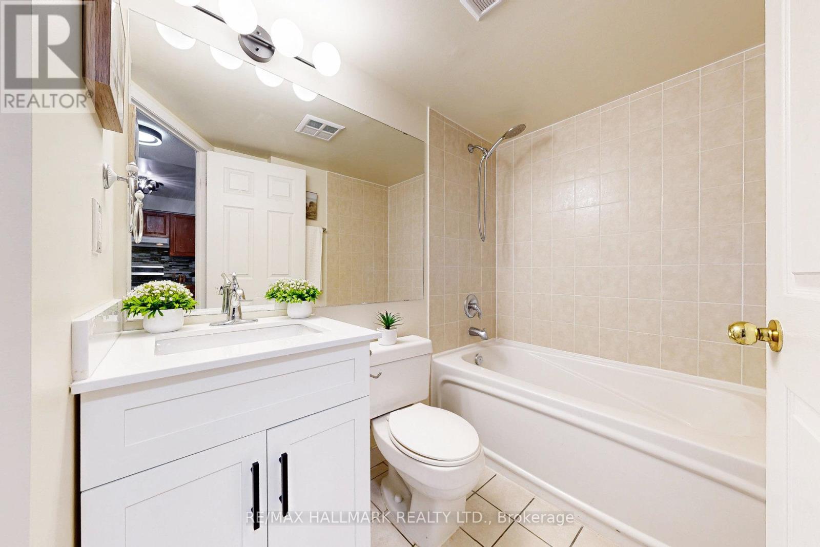 Photo 30 of 1211 7 Lorraine Drive, Toronto ON
