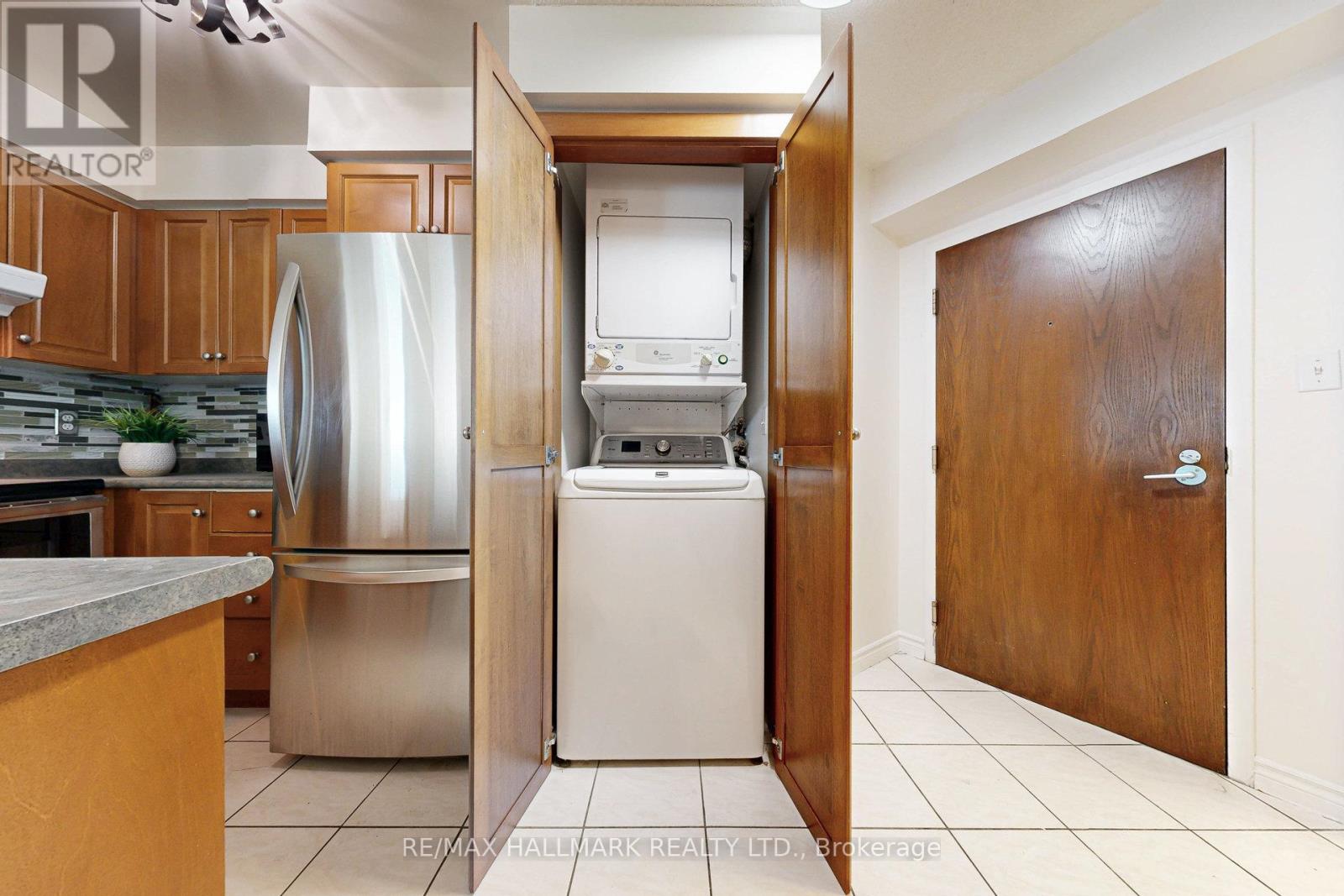 Photo 31 of 1211 7 Lorraine Drive, Toronto ON