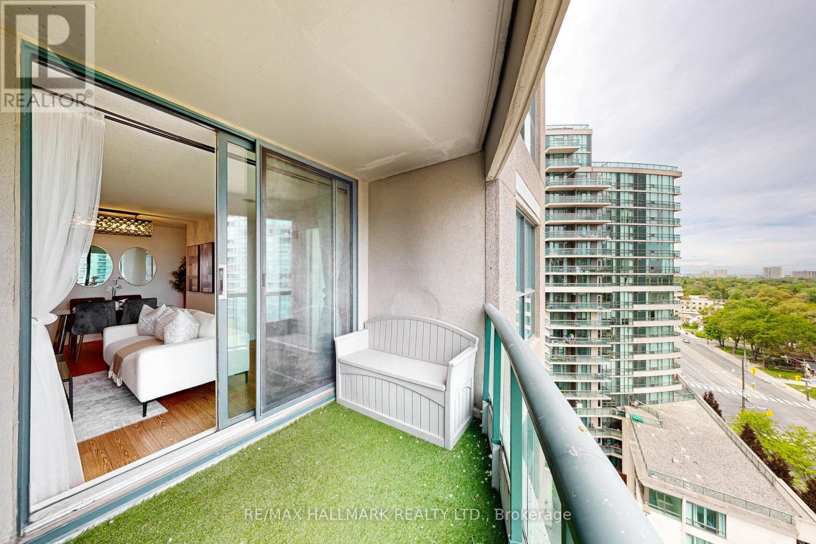 Photo 34 of 1211 7 Lorraine Drive, Toronto ON