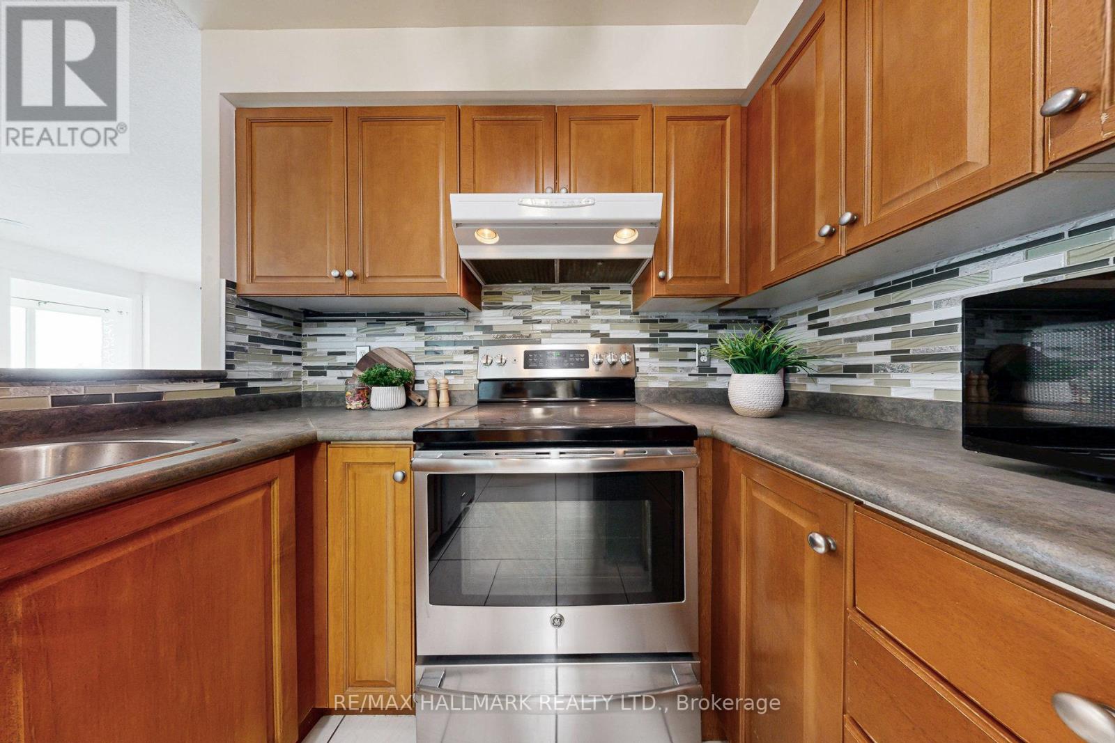 Photo 7 of 1211 7 Lorraine Drive, Toronto ON
