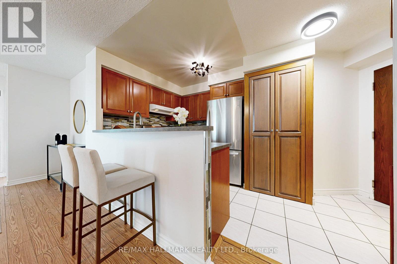 Photo 9 of 1211 7 Lorraine Drive, Toronto ON