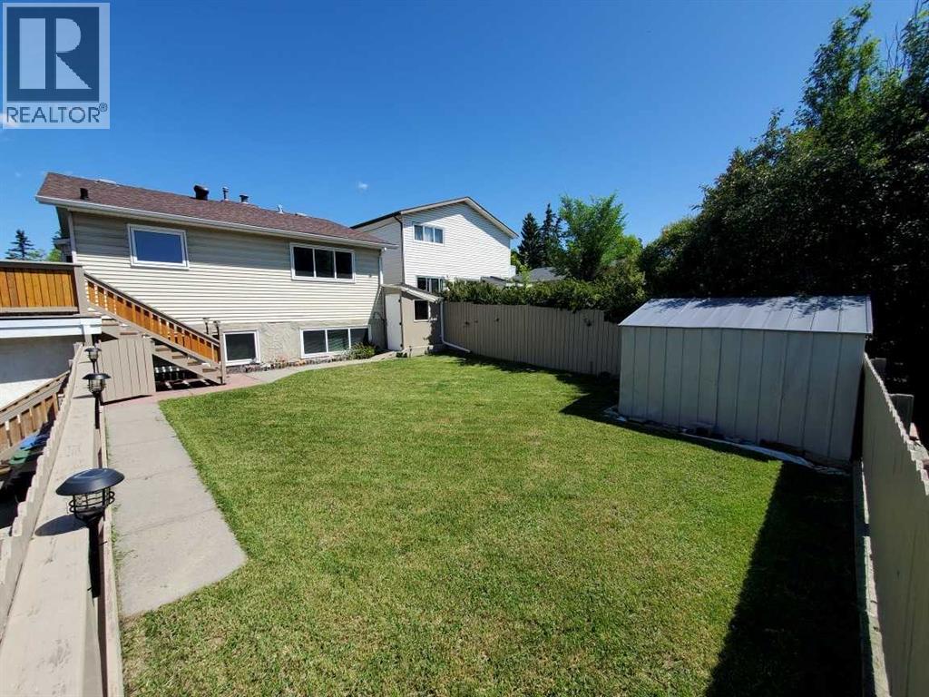 Single Family House 3 Level for Sale in   Avenue NE Whitehorn Calgary 