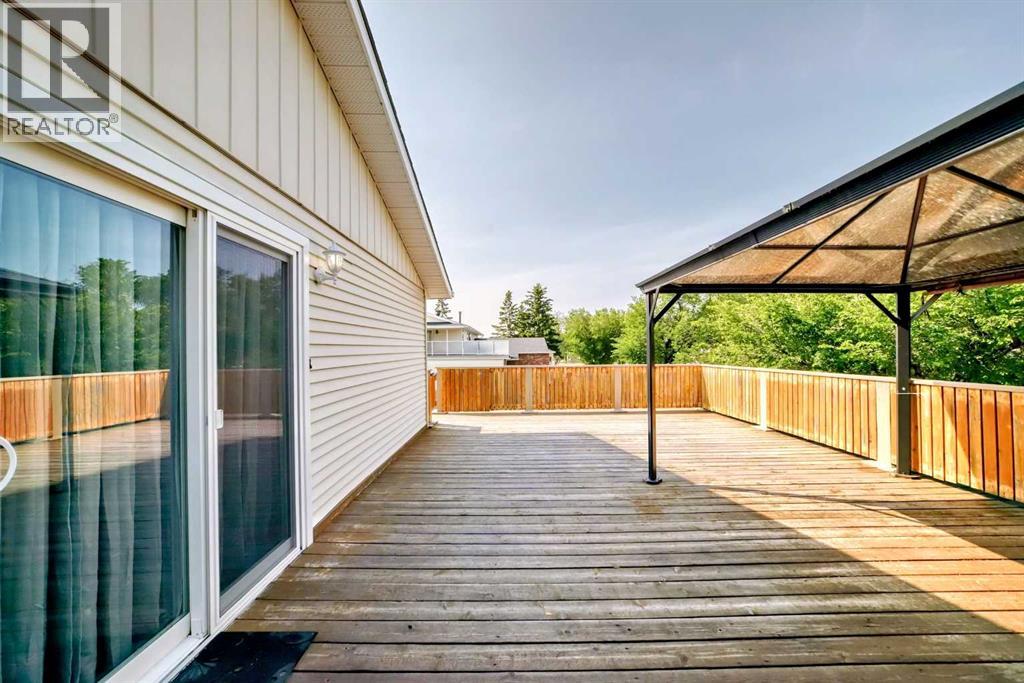 Single Family House 3 Level for Sale in   Avenue NE Whitehorn Calgary 