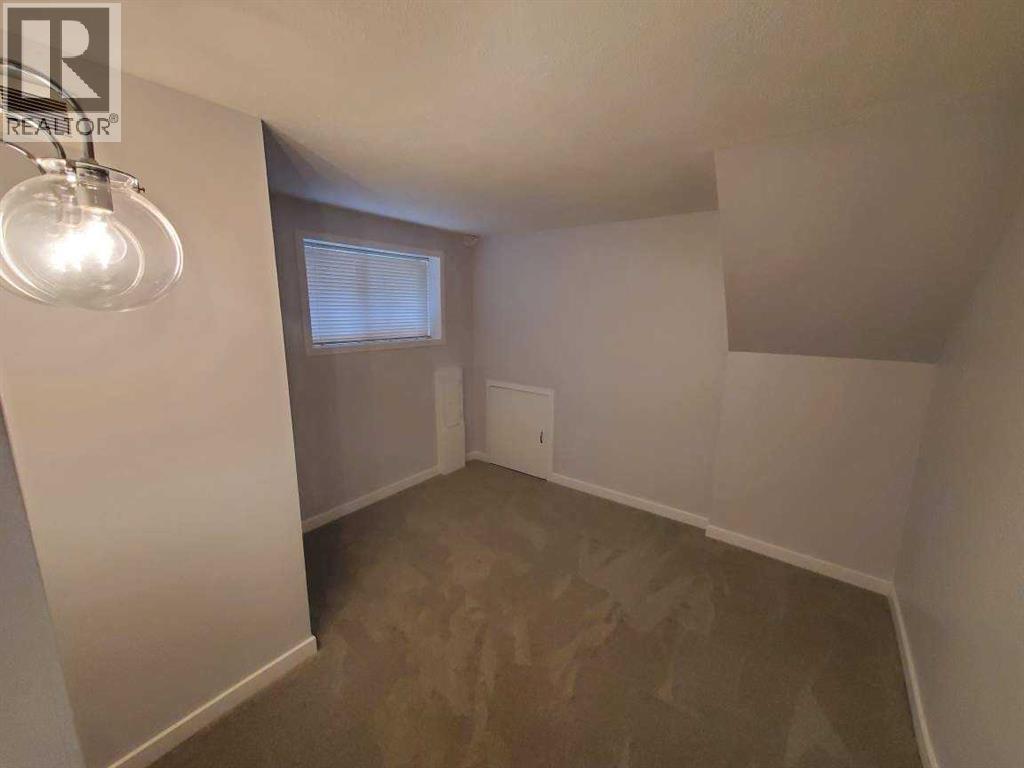 Single Family House 3 Level for Sale in   Avenue NE Whitehorn Calgary 