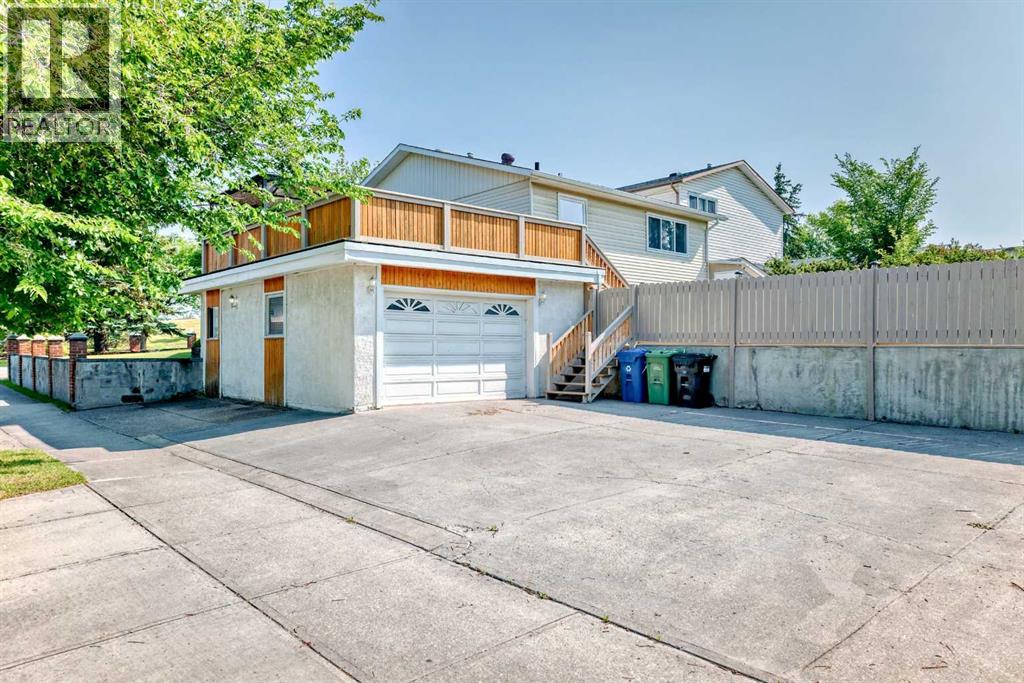 Single Family House 3 Level for Sale in   Avenue NE Whitehorn Calgary 